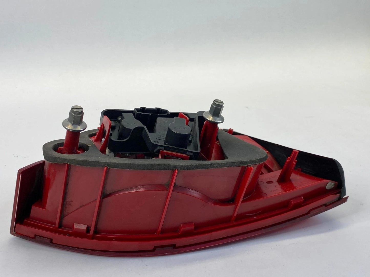 2011-2014 VOLKSWAGEN JETTA TAILLIGHT INNER REAR RIGHT PASSENGER SIDE OEM FACTORY