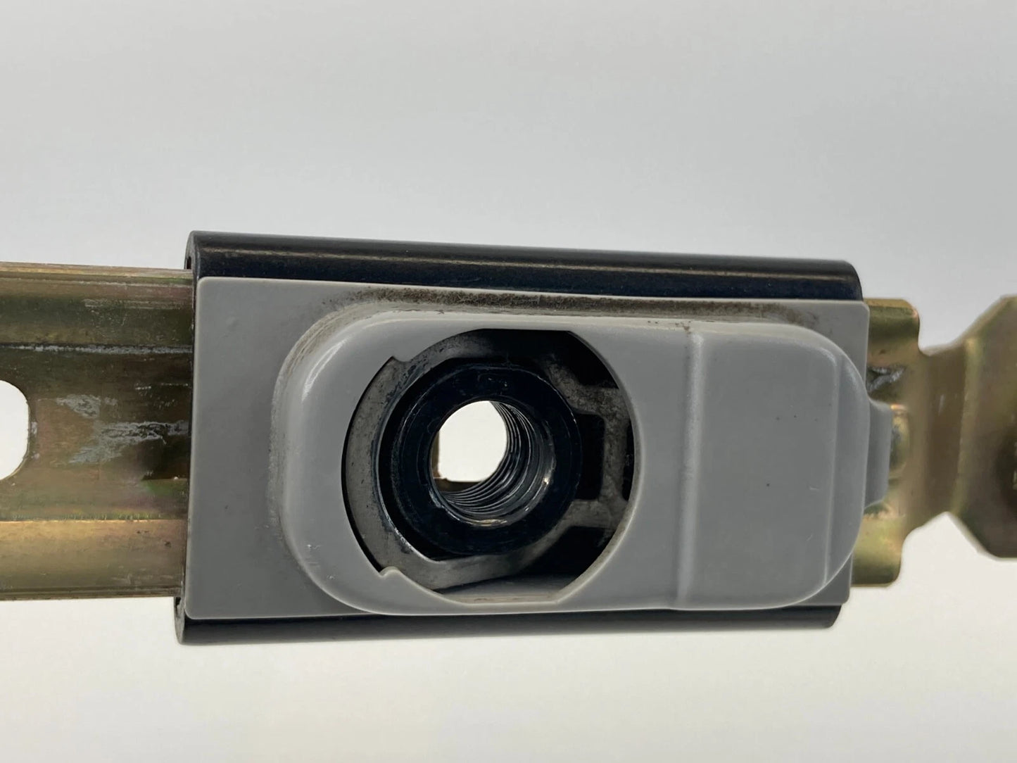 03 04 MITSUBISHI MONTERO SPORT FR LEFT DRIVER SEAT BELT HEIGHT ADJUSTER BRACKET
