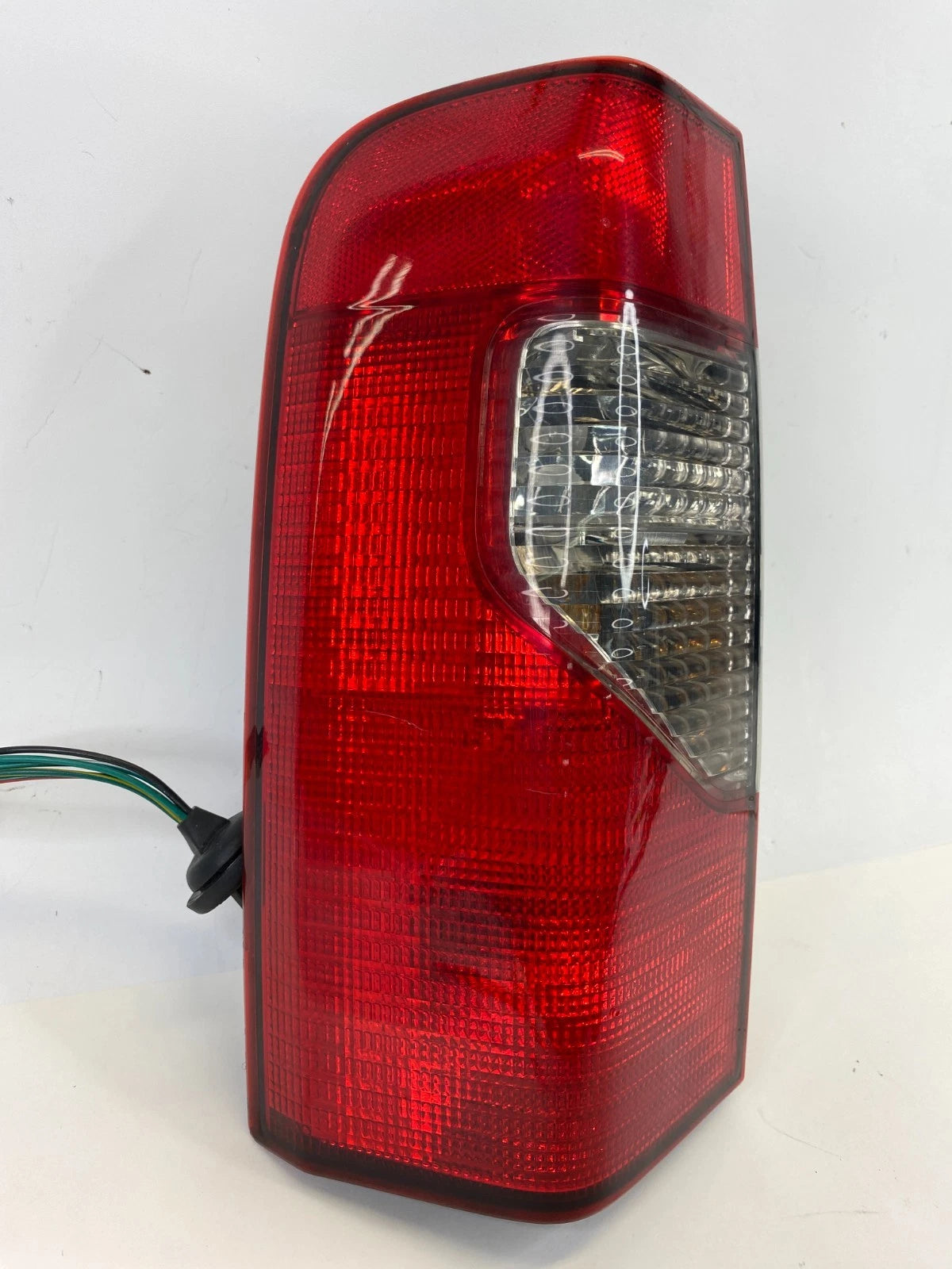 02-04 NISSAN XTERRA REAR LEFT SIDE TAIL LIGHT TAILLIGHT LAMP 935-700-03 OEM