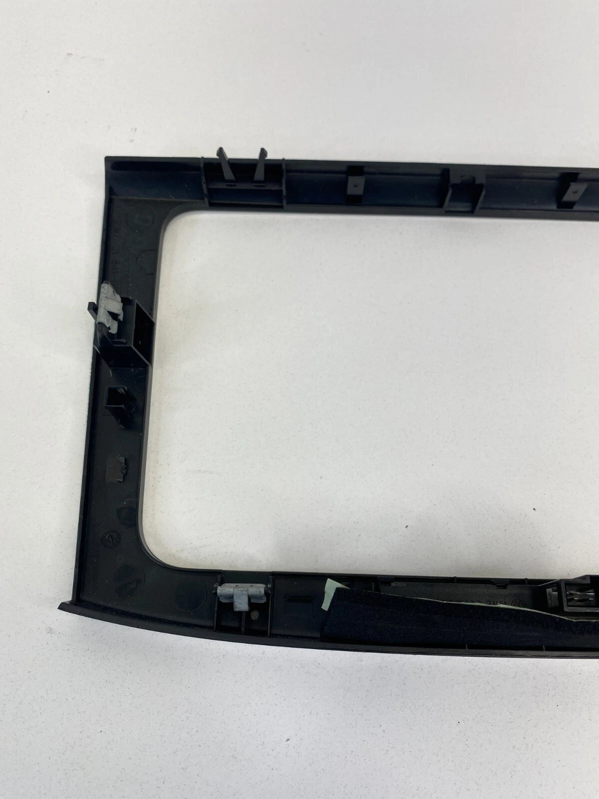 2006-2010 VW VOLKSWAGEN PASSAT INSTRUMENT PANEL DASH RADIO BEZEL TRIM SURROUND