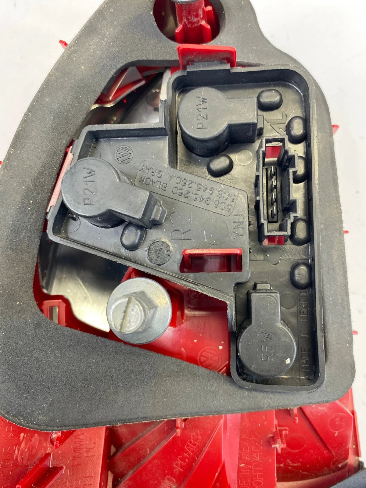 2011-2014 VOLKSWAGEN JETTA TAILLIGHT INNER REAR RIGHT PASSENGER SIDE OEM FACTORY