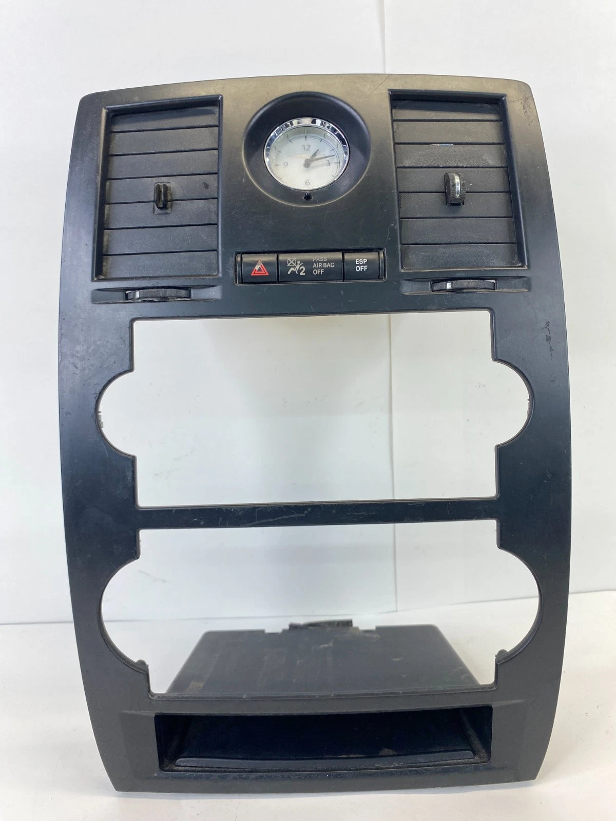 2005-2007 CHRYSLER 300 DASH RADIO BEZEL W/ AIR VENTS PANEL & CLOCK 04602385AC