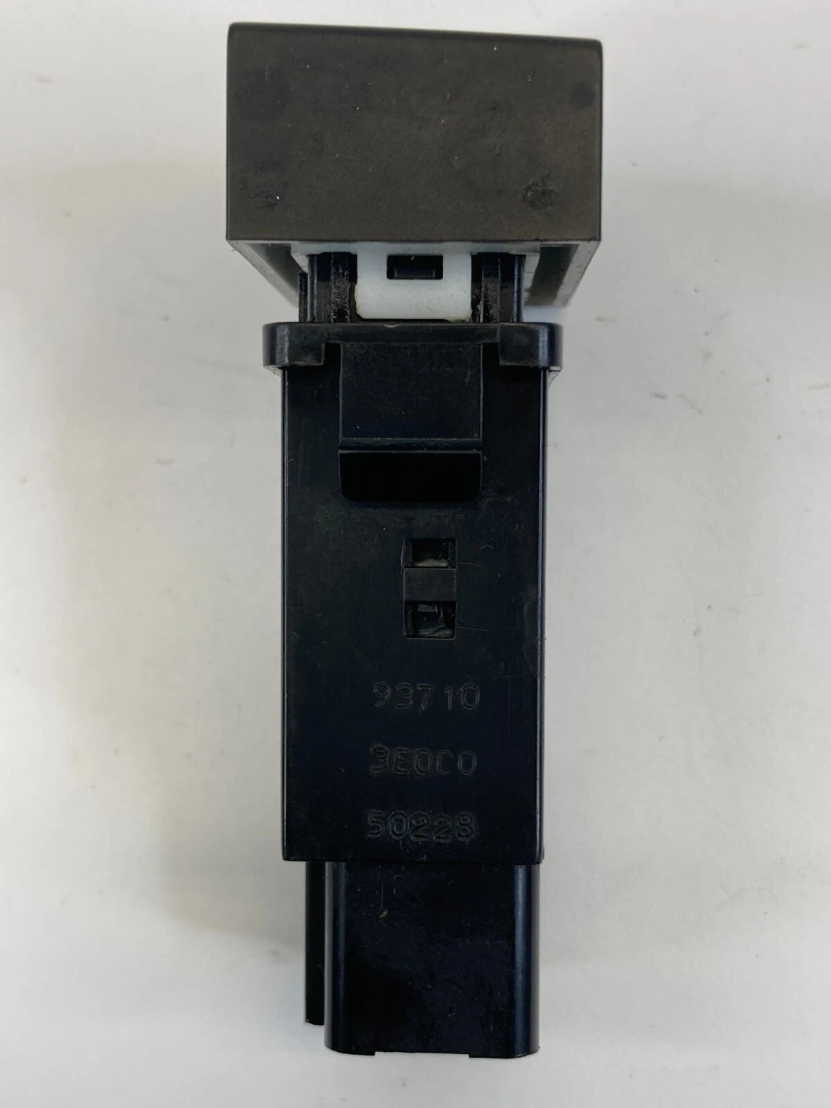 03-06 KIA SORENTO REAR WINDOW DEFROSTER CONTROL SWITCH BUTTON 93710-3E000 OEM