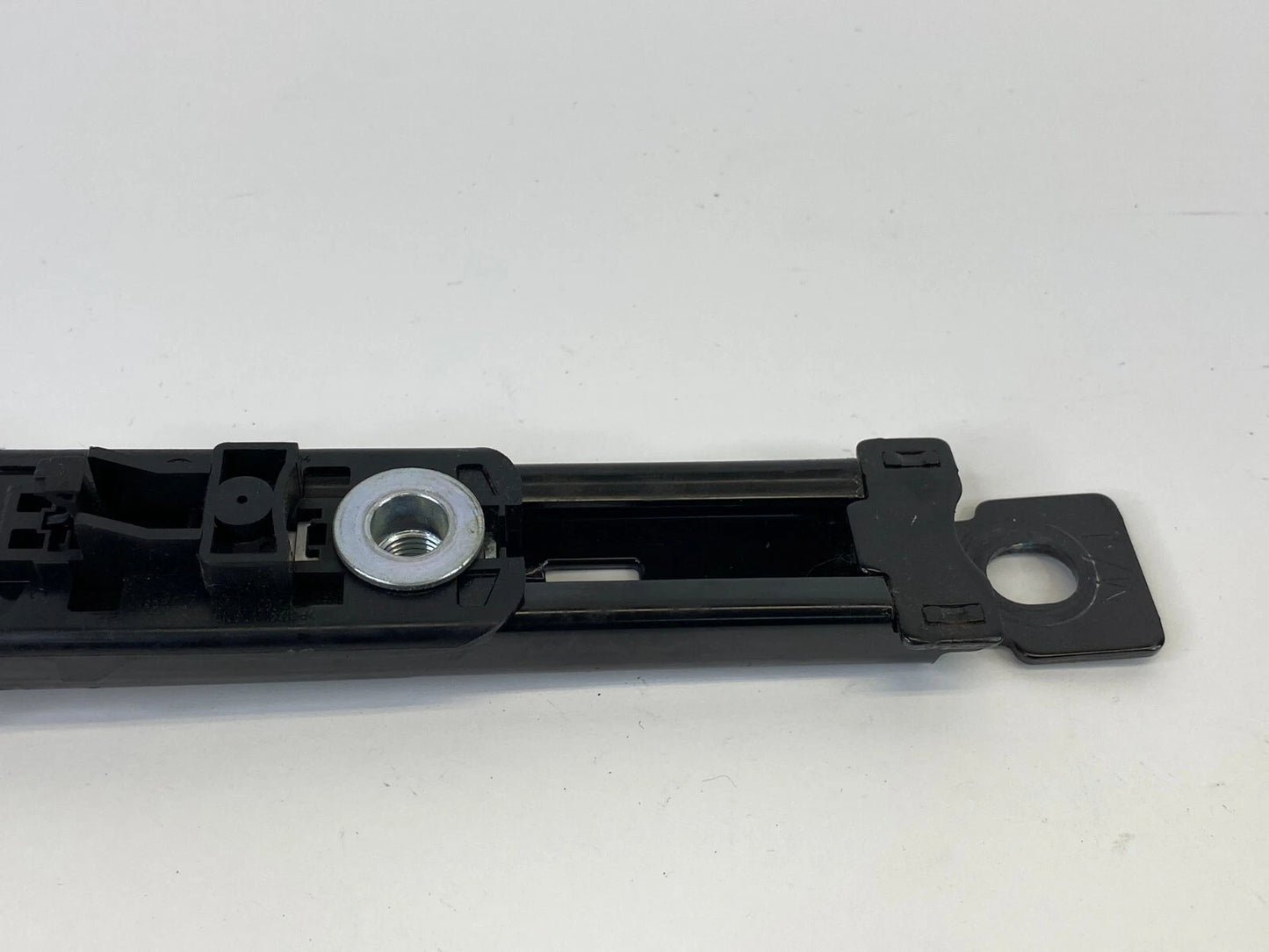 2007-2011 HYUNDAI ACCENT 3-DR FRONT LEFT SEAT BELT HEIGHT ADJUSTER 5116340E1A