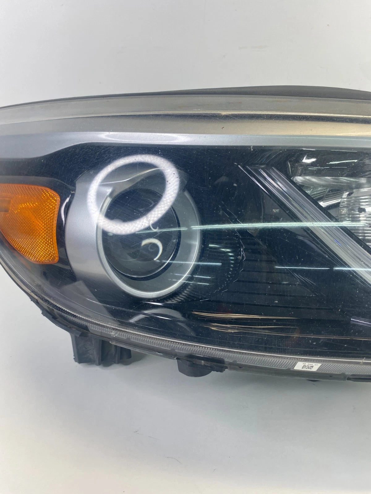 2015-2018 KIA SEDONA RIGHT PASSENGER SIDE HEADLIGHT HEADLAMP HALOGEN OEM