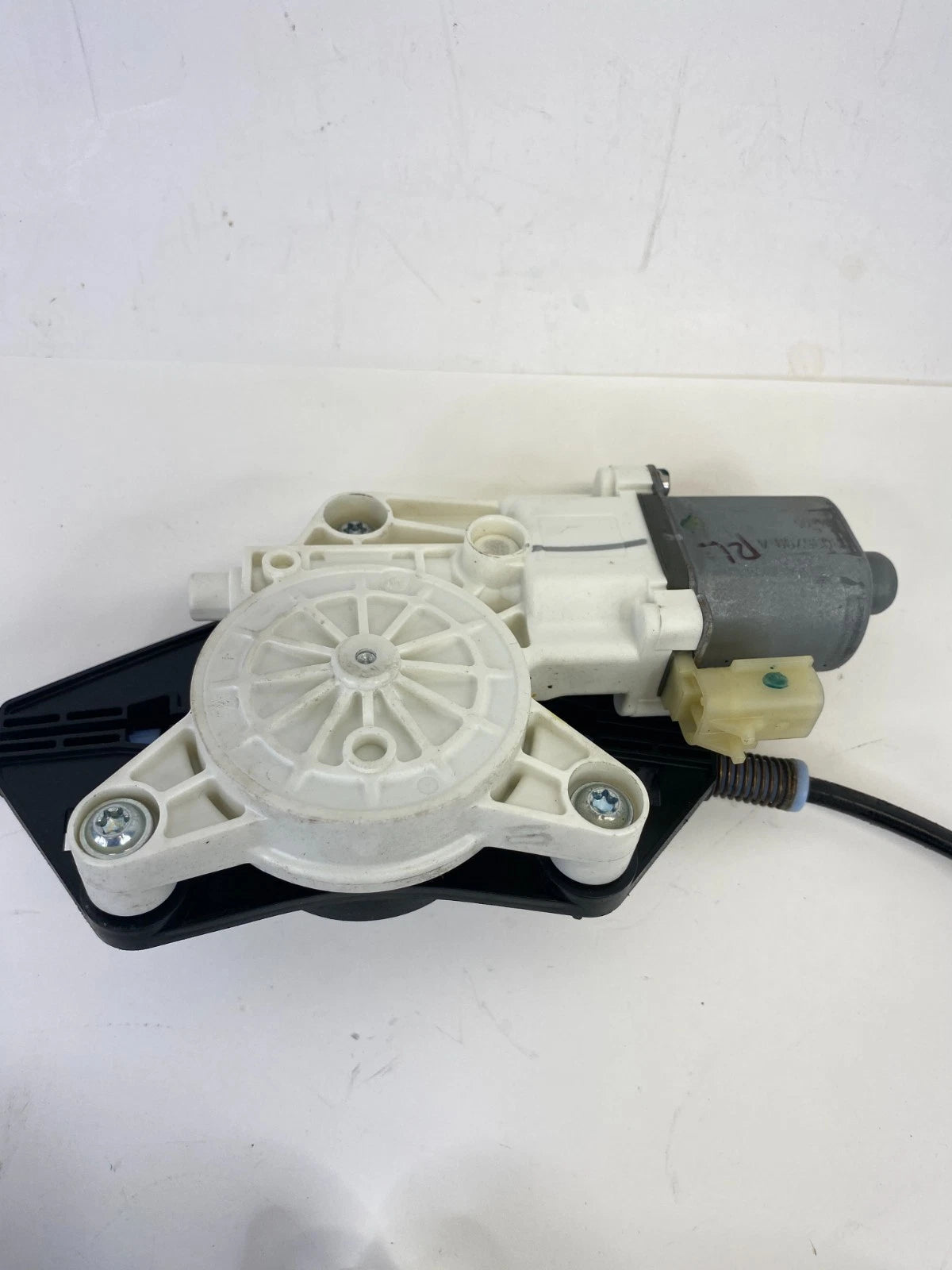 2015-2017 CHRYSLER 200 REAR LEFT POWER WINDOW REGULATOR MOTOR 0-130-822-936 OEM