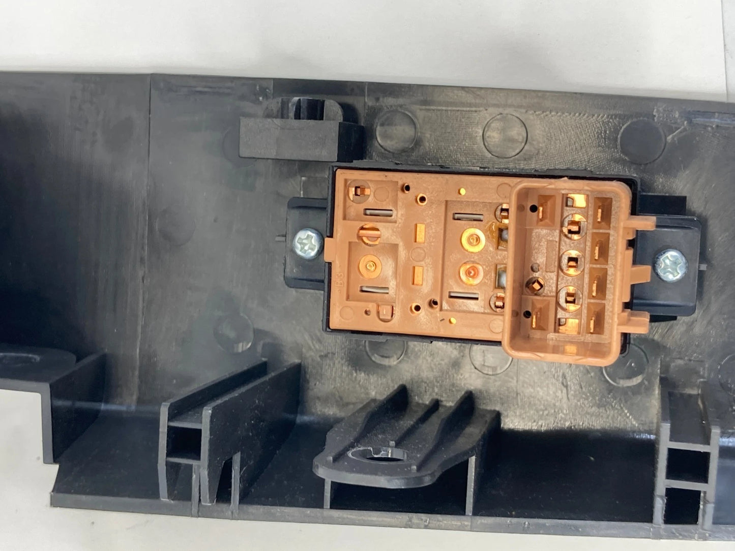 12-15 CHEVROLET CAPTIVA SPORT REAR RIGHT POWER WINDOW SWITCH BEZEL OEM 201004048