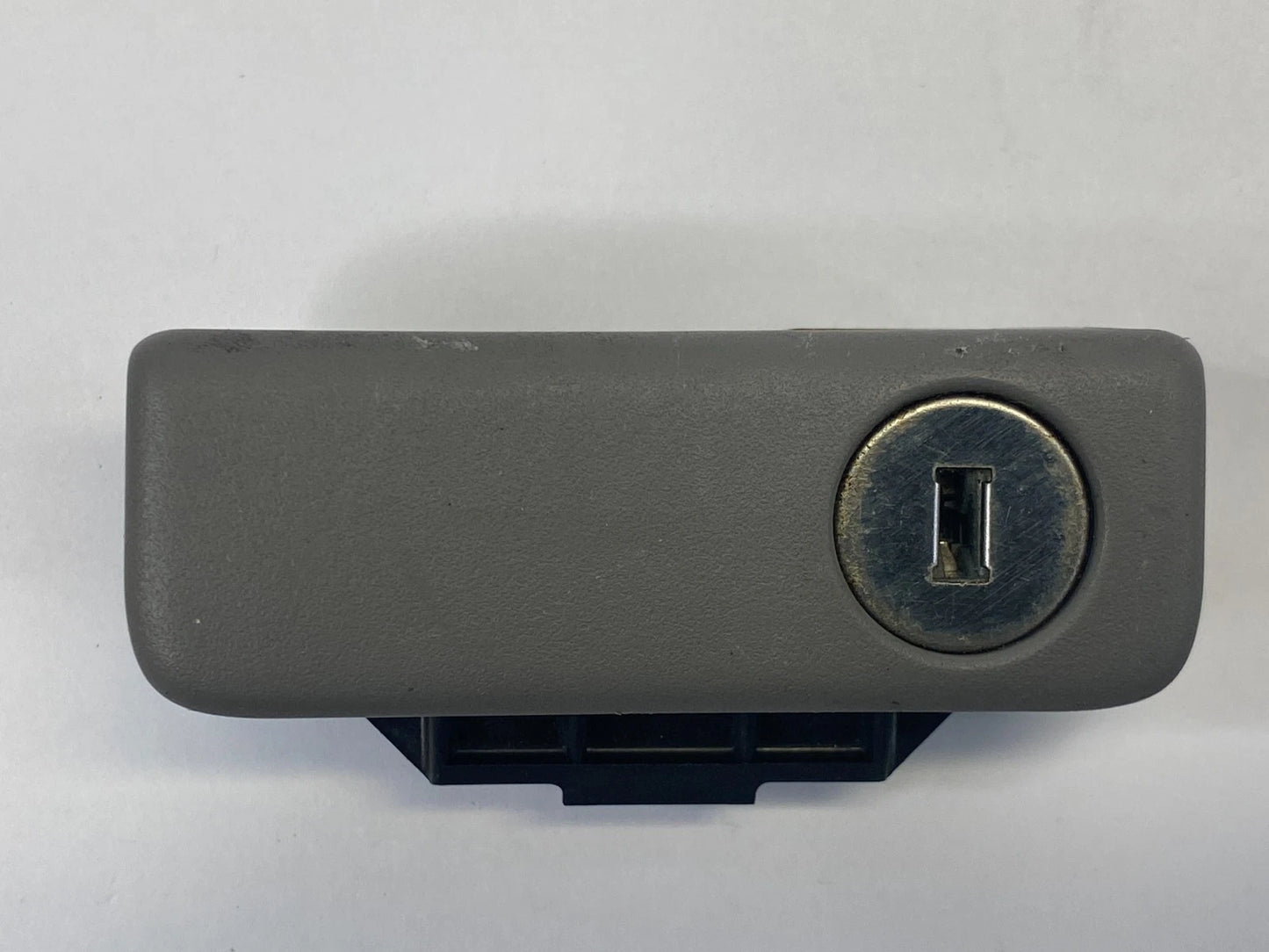 2004-2010 TOYOTA SIENNA DASH GLOVE BOX LOCK LATCH HANDLE OEM