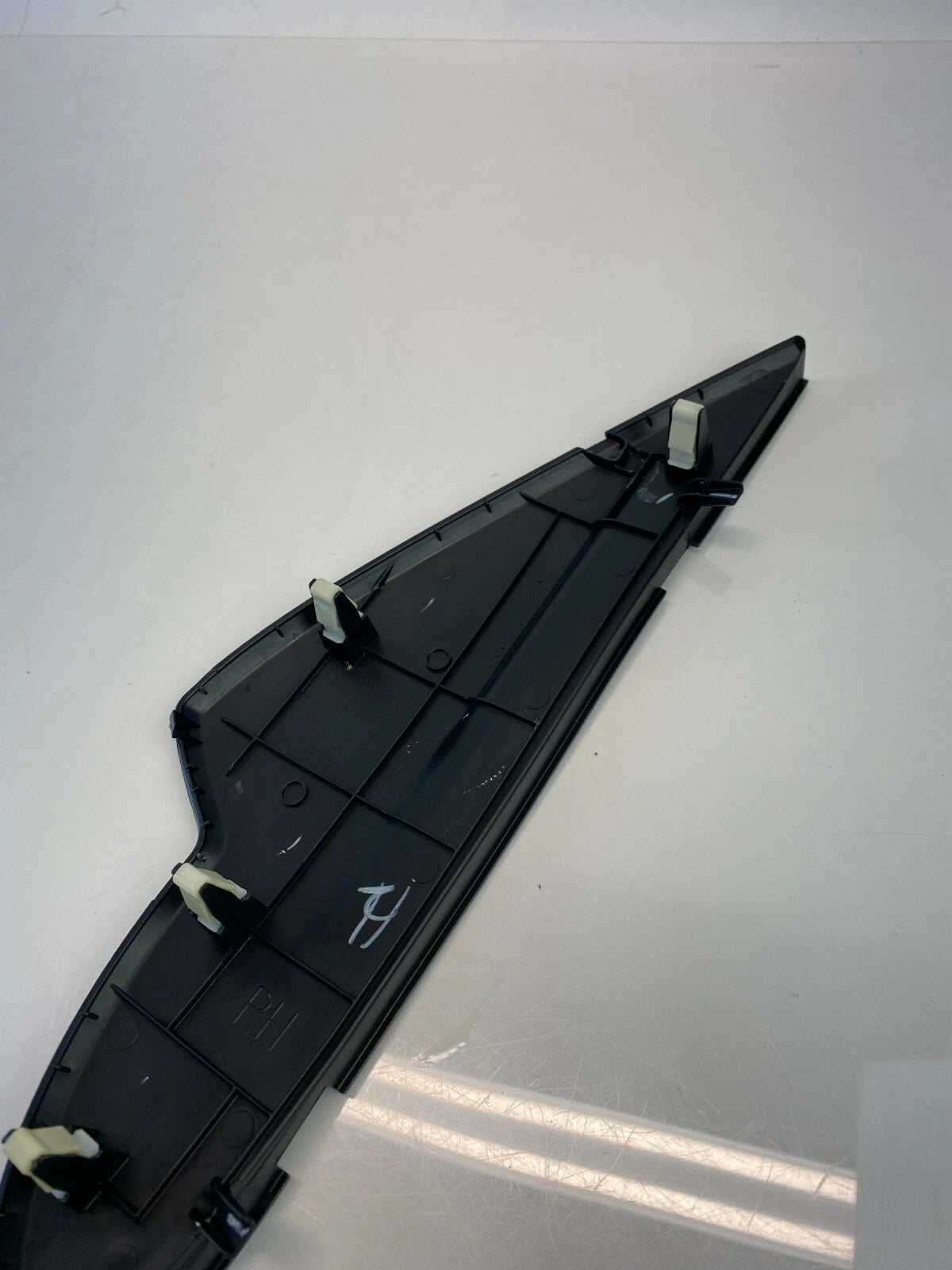 2011-2015 KIA SORENTO DASH RIGHT SIDE END CAP COVER TRIM BEZEL 1U847-67000 OEM