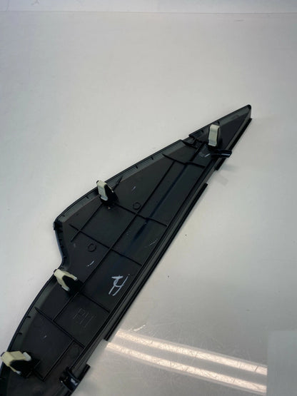 2011-2015 KIA SORENTO DASH RIGHT SIDE END CAP COVER TRIM BEZEL 1U847-67000 OEM