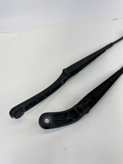 09-16 Audi A6 Quattro Front Right & Light Windshield Wiper Arm Pair 8K1-955-407