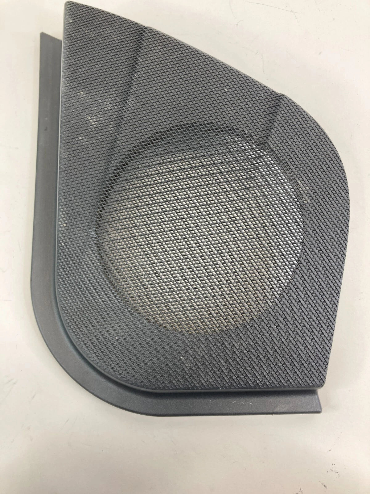 03-09 MERCEDES BENZ E350 FRONT LEFT SIDE DOOR SPEAKER GRILLE COVER A2117200148