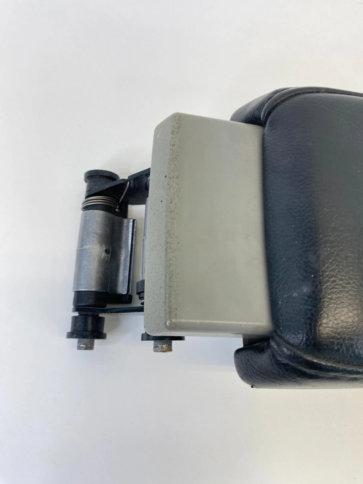 2002-2010 VOLKSWAGEN BEETLE CENTER CONSOLE ARMREST COVER LID BLACK ASSEMBLY OEM