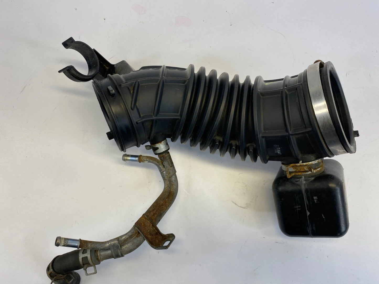 2010 2011 HONDA CR-V 2.4L L4 A/T AIR CLEANER INTAKE HOSE W/ CHAMBER AIR FLOW OEM