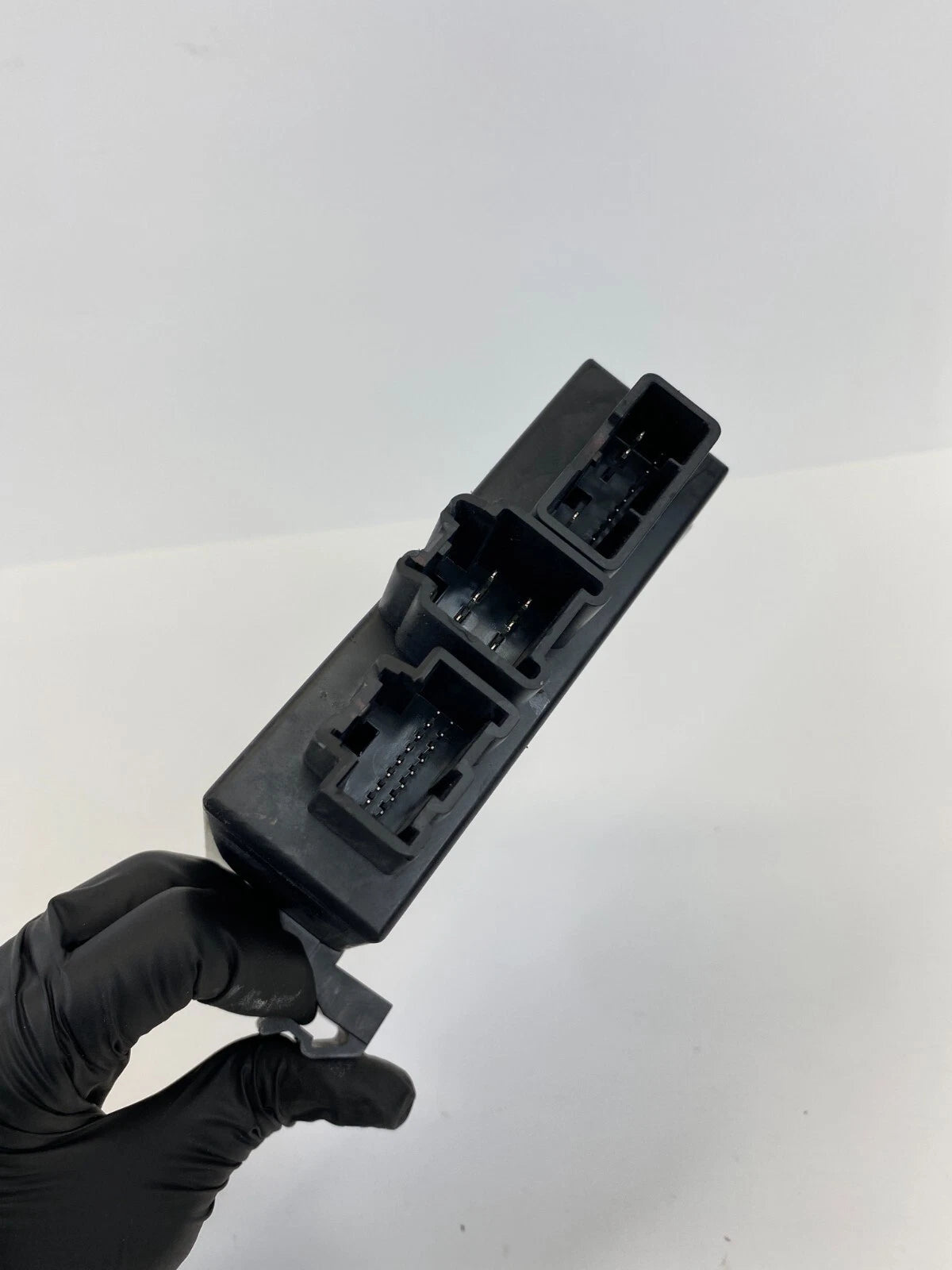2009-2012 GMC ACADIA REAR POWER LIFTGATE TAILGATE CONTROL MODULE UNIT 20890999
