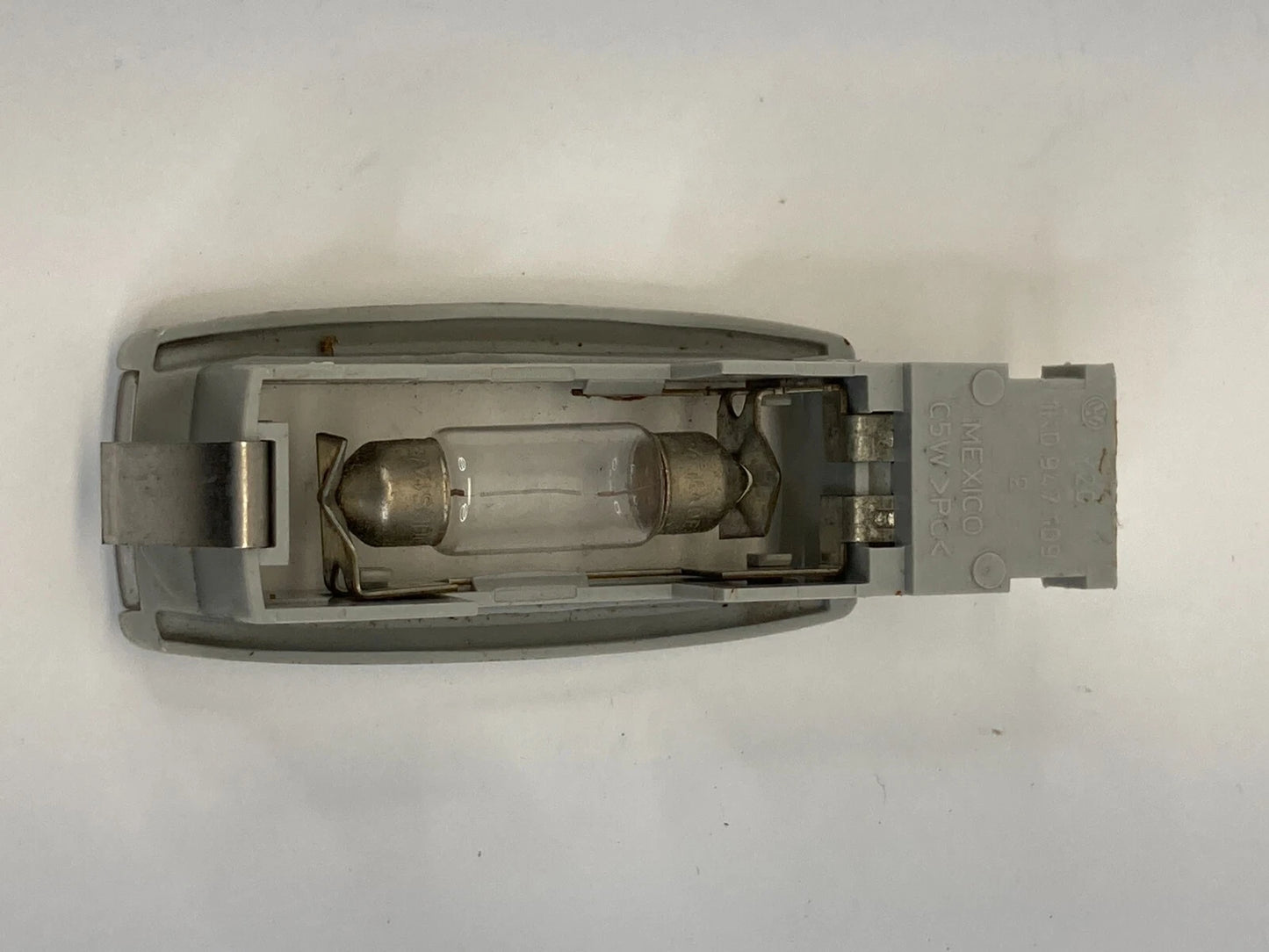 2005-2018 VOLKSWAGEN JETTA VISOR DOME MAP VANITY LIGHT LAMP 1K0-947-109 OEM