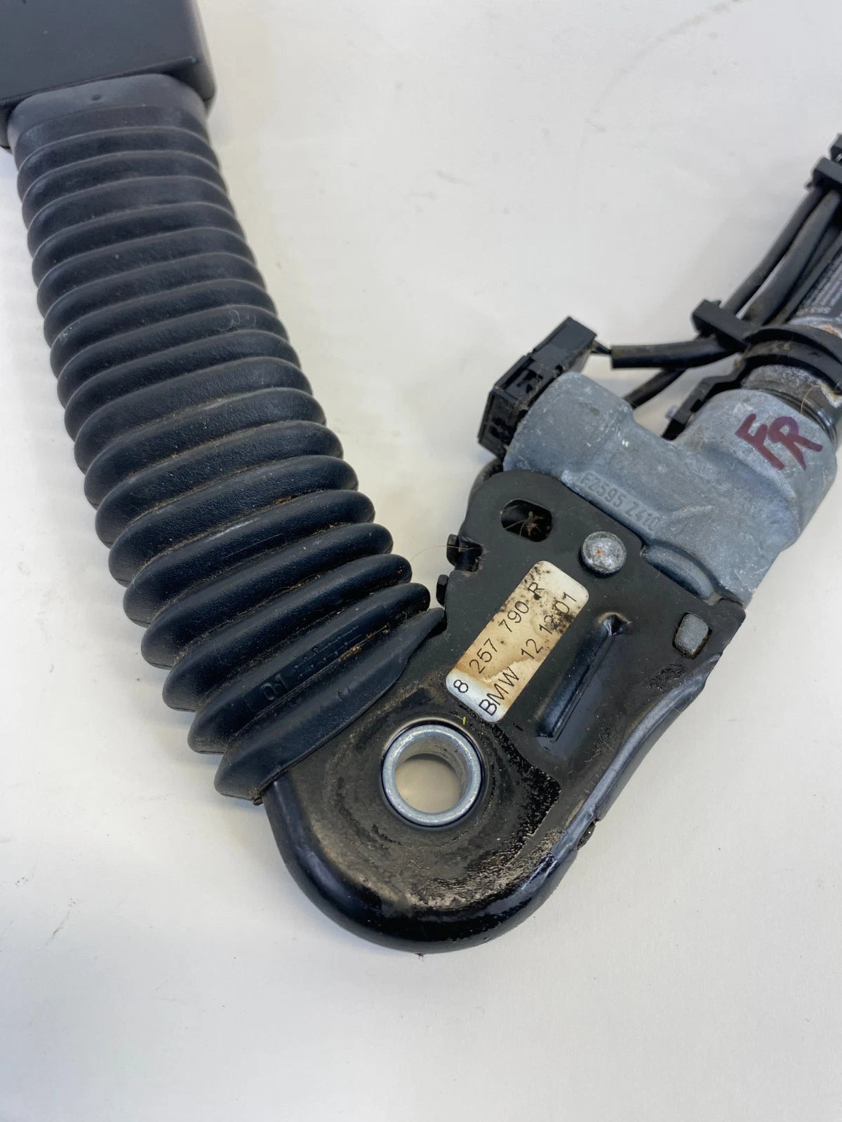 2001-2005 BMW 325I 325XI FRONT RIGHT PASSENGER SEAT BELT BUCKLE 8-234-970 OEM