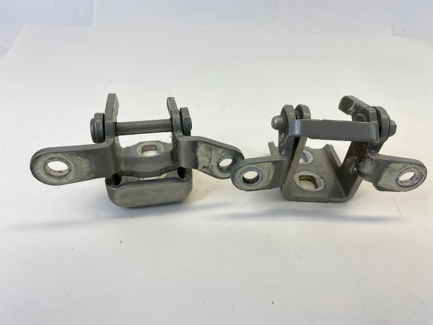 2011-2017 BUICK REGAL REAR RIGHT SIDE DOOR UPPER & LOWER HINGE SET PAIR OEM