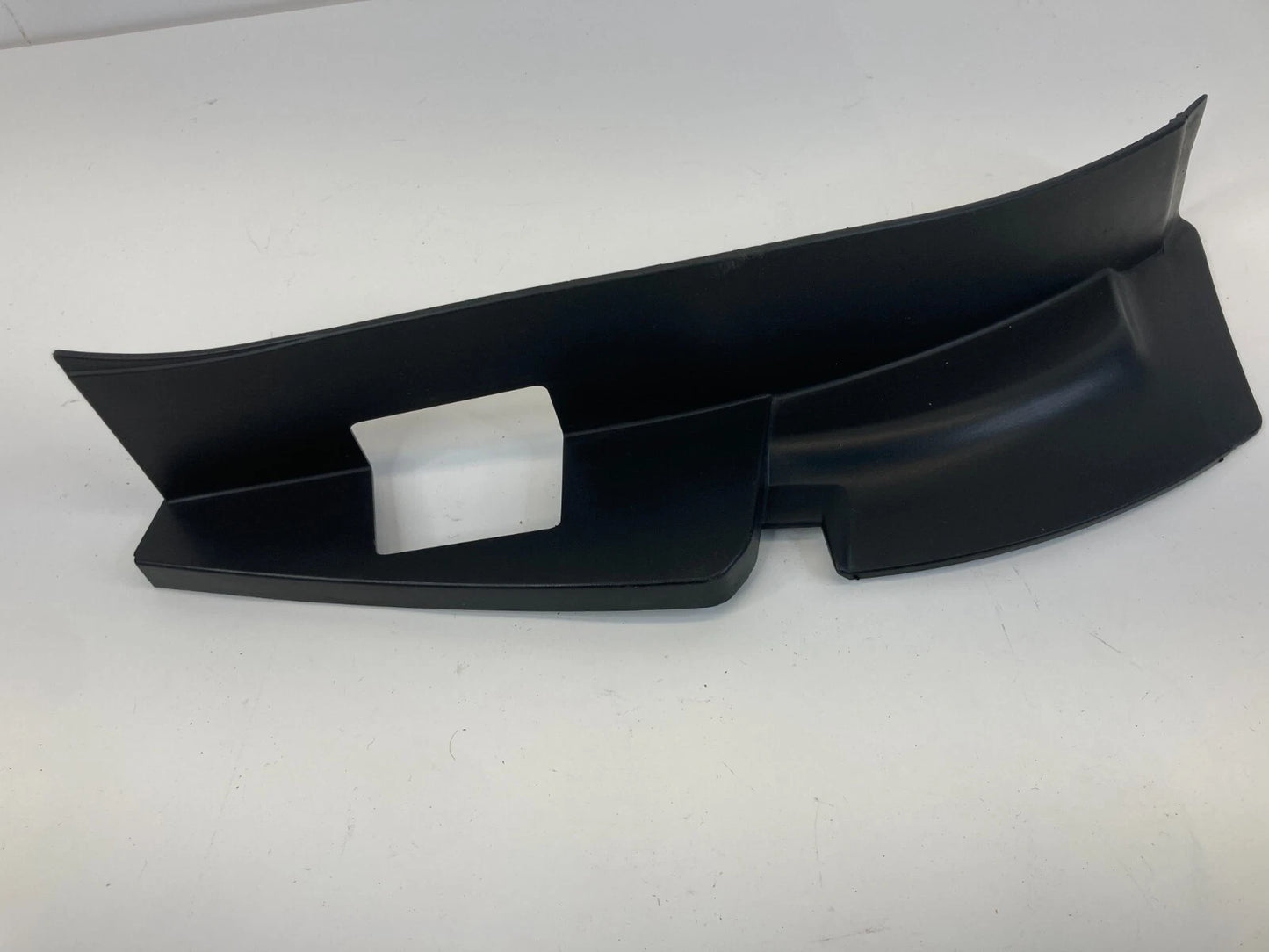 2003-2008 INFINITI FX35 REAR INNER BUMPER TAILLIGHT TRIM COVER 85074-CG000 OEM