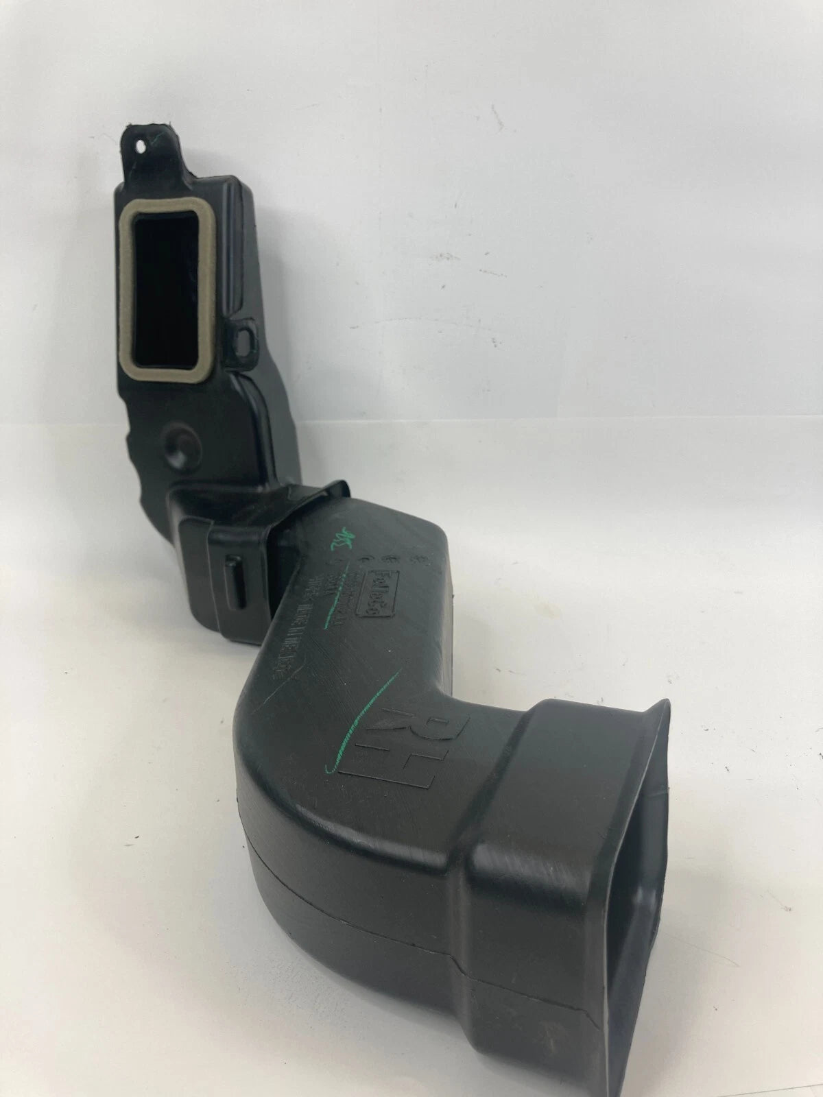 2013-2020 FORD FUSION RIGHT SIDE HYBRID BATTERY COOLING AIR DUCT DG98-10C732-AA