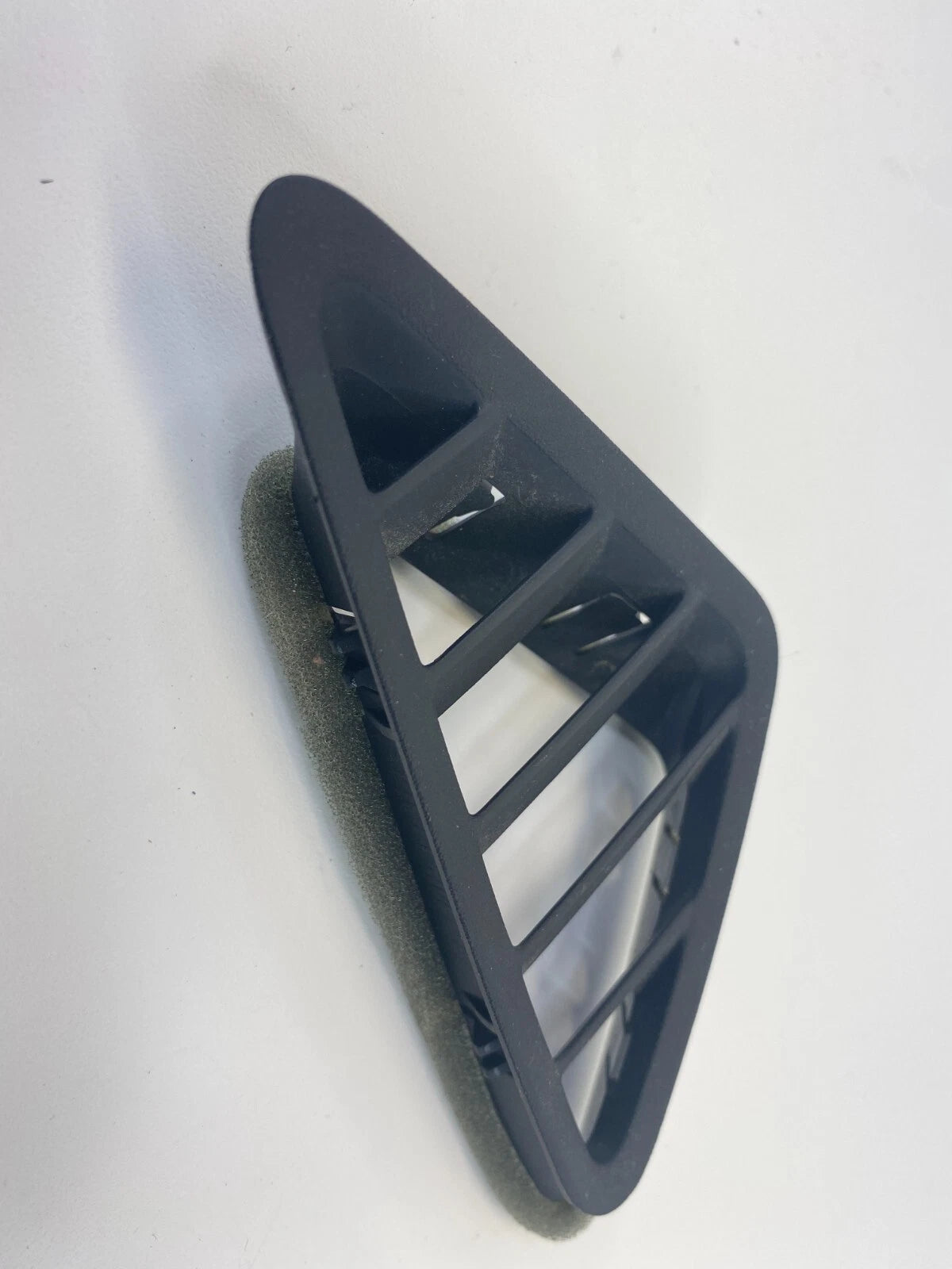 10-17 CHEVROLET EQUINOX FRONT RIGHT SIDE DASH AIR VENT DEFROSTER GRILLE 25779105