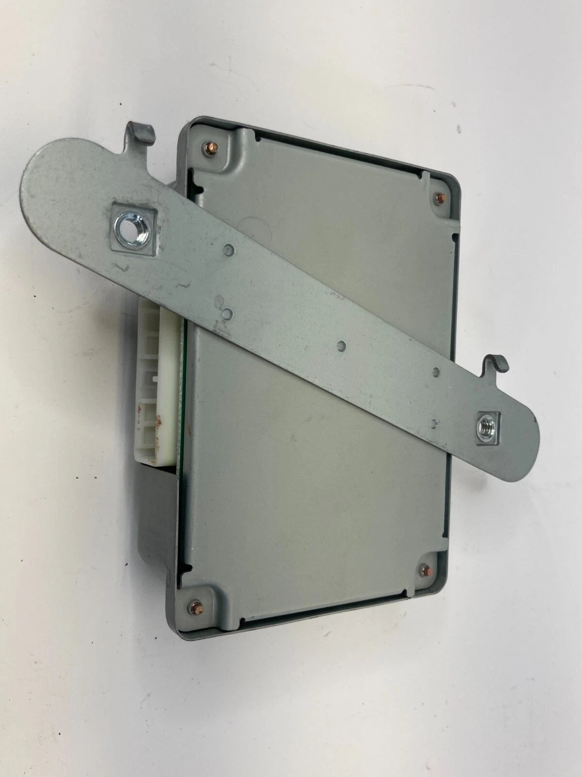 2006-2008 INFINITI M35 SEAT BELT COMPUTER CONTROL MODULE UNIT OEM 98845-EH100