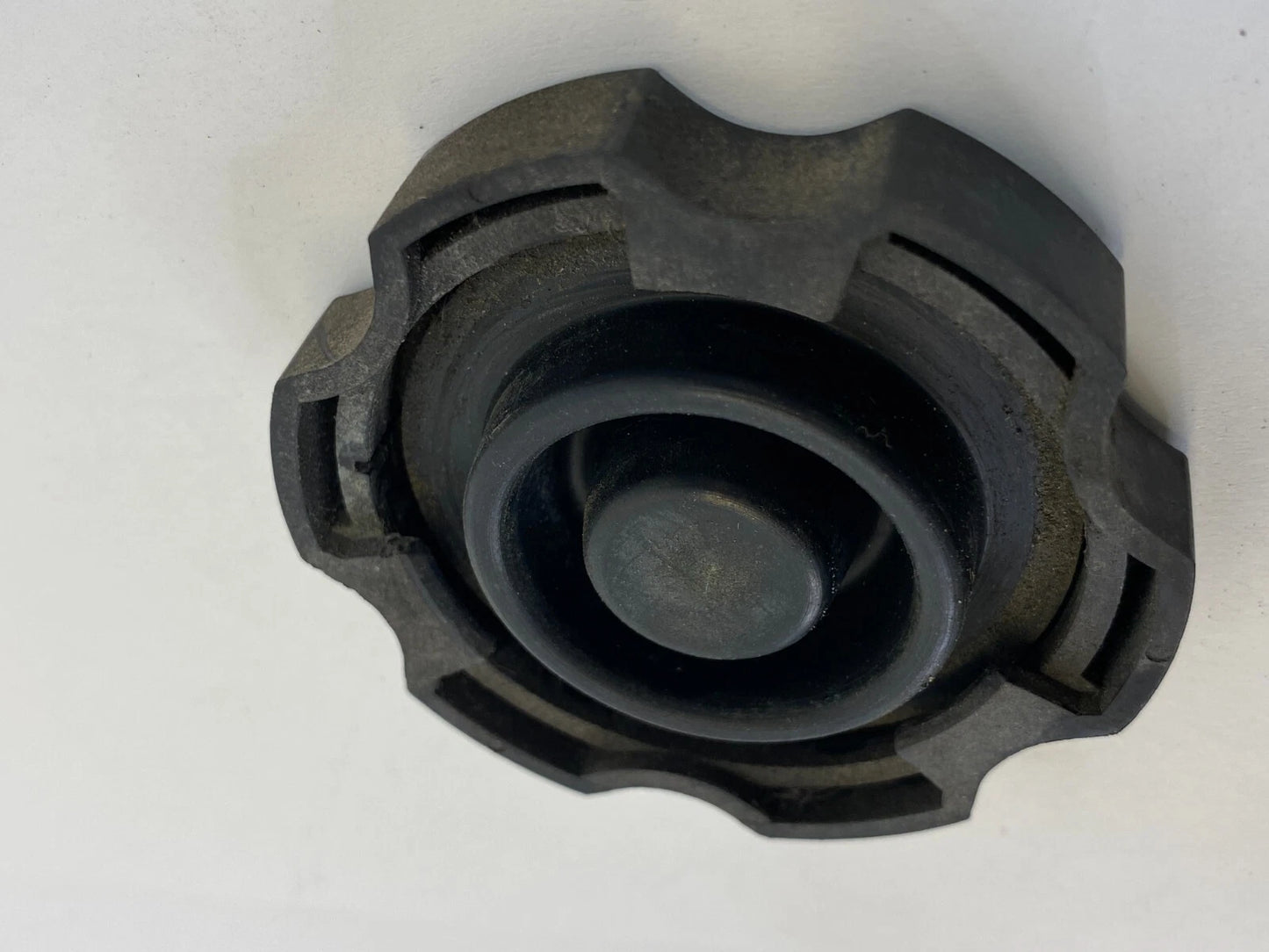 2000-2003 GMC YUKON SUV 4-DR 5.3L BRAKE FLUID MASTER CYLINDER CAP RESERVOIR OEM