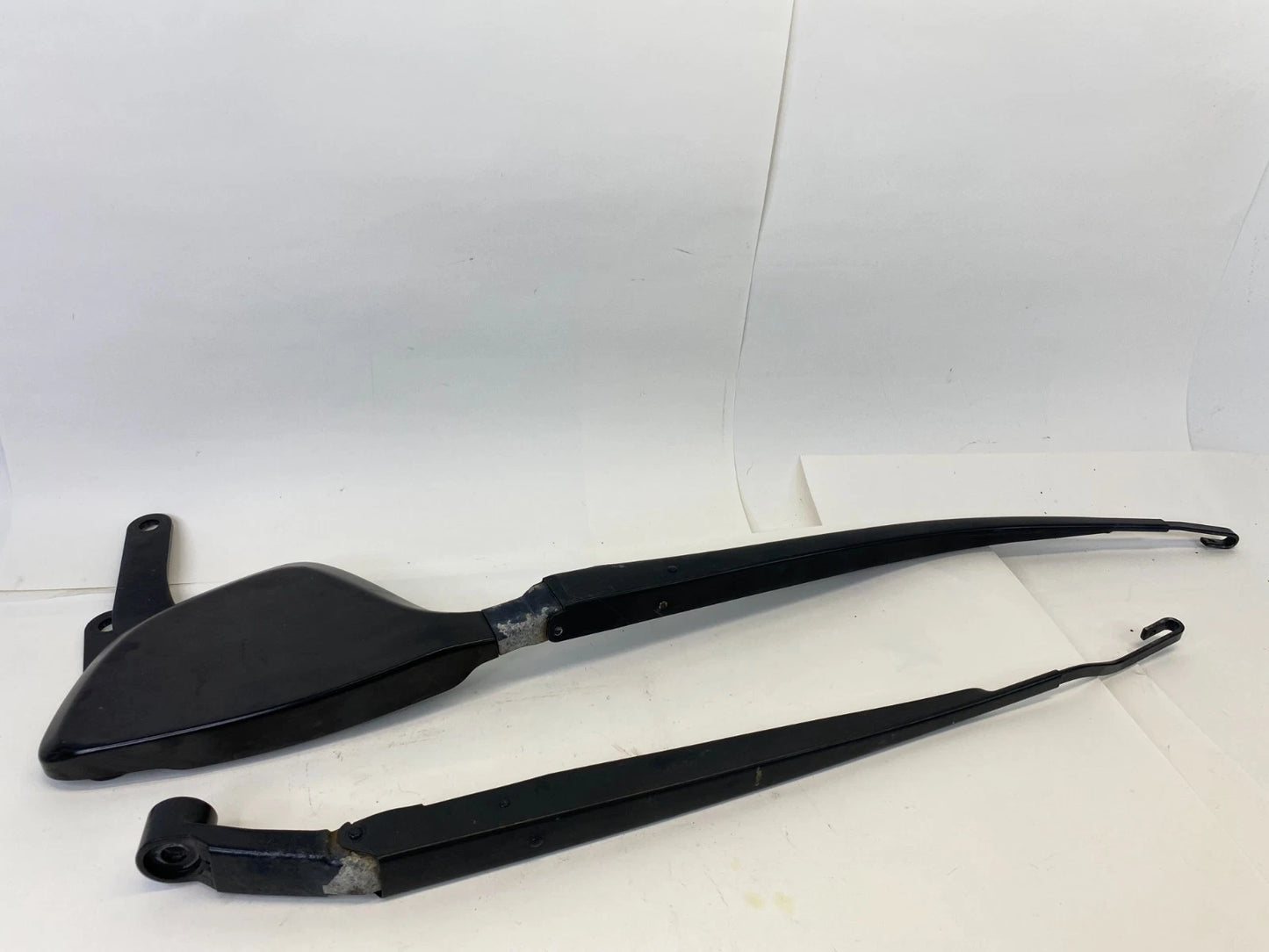 2004-2009 TOYOTA PRIUS FRONT LEFT & RIGHT WINDSHIELD WIPER ARM SET OEM