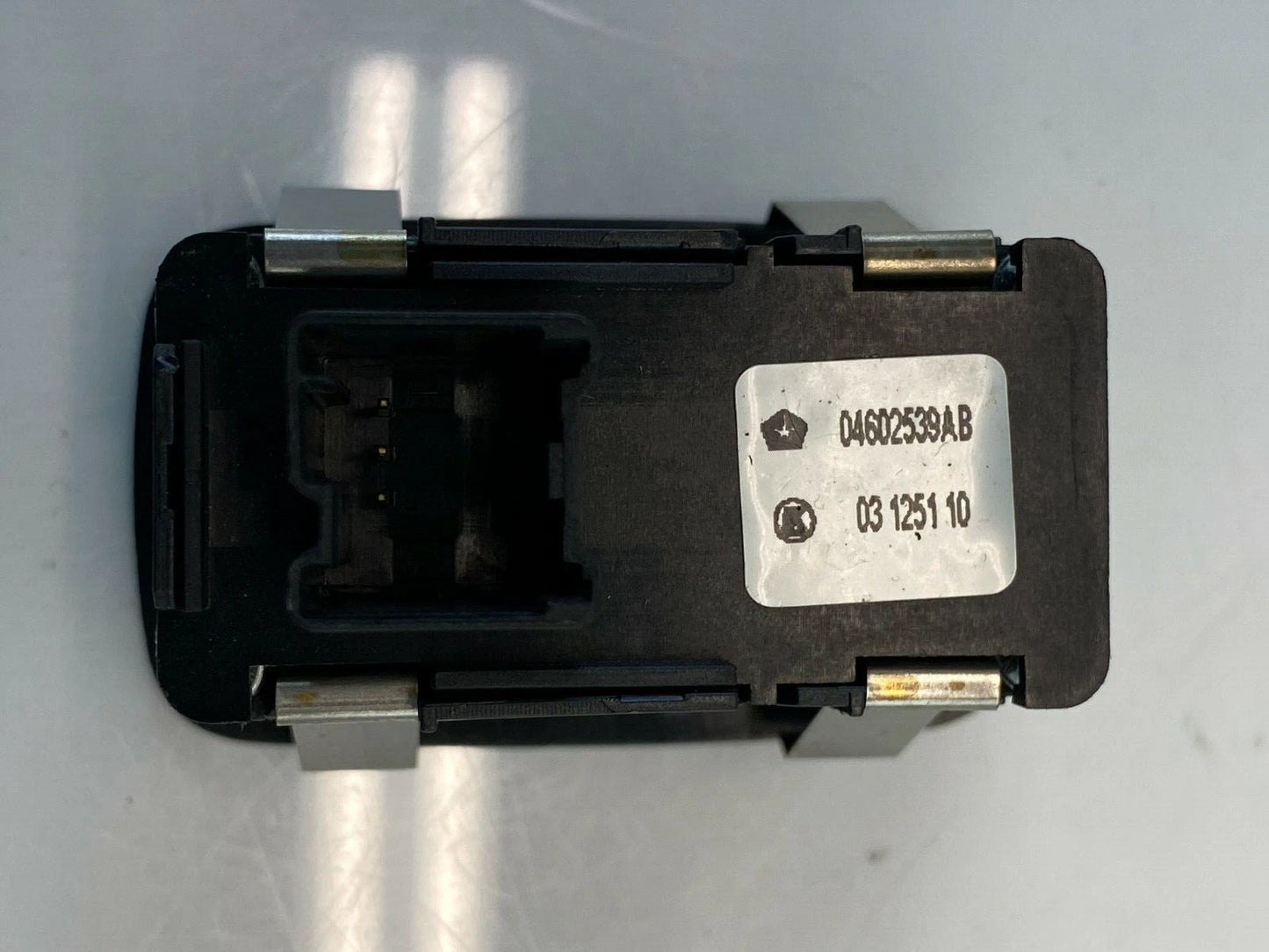 2008-2010 CHRYSLER TOWN & COUNTRY REAR LEFT DOOR POWER WINDOW SWITCH 04602539AB