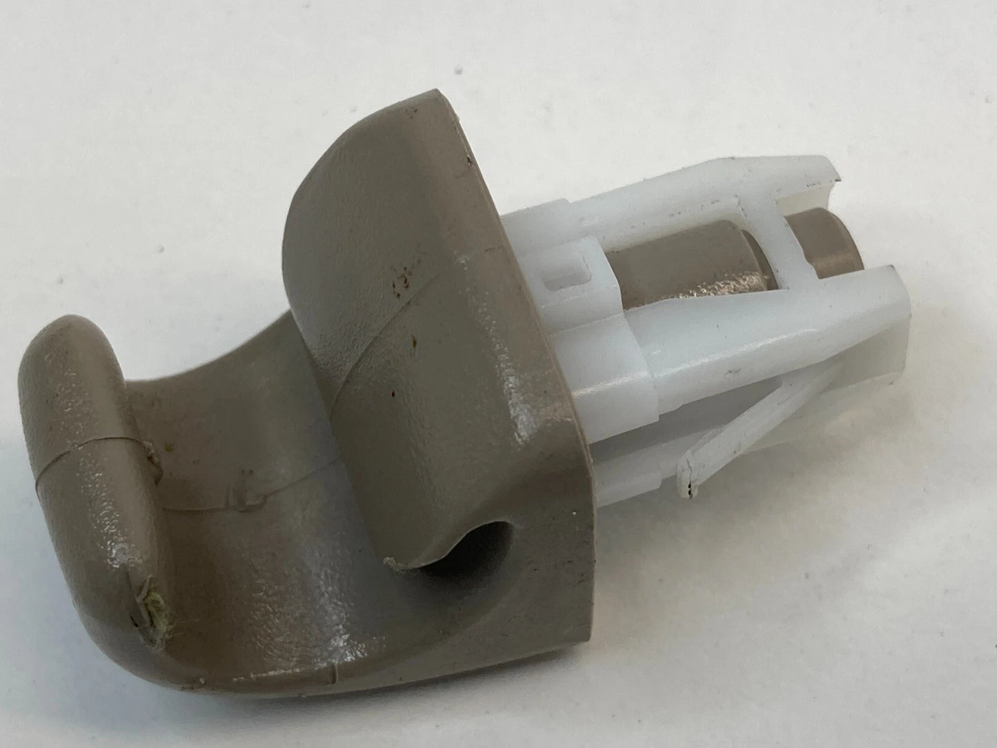 2003-2008 TOYOTA COROLLA FRONT SUNVISOR SUN VISOR SHADE CLIP HOLDER OEM