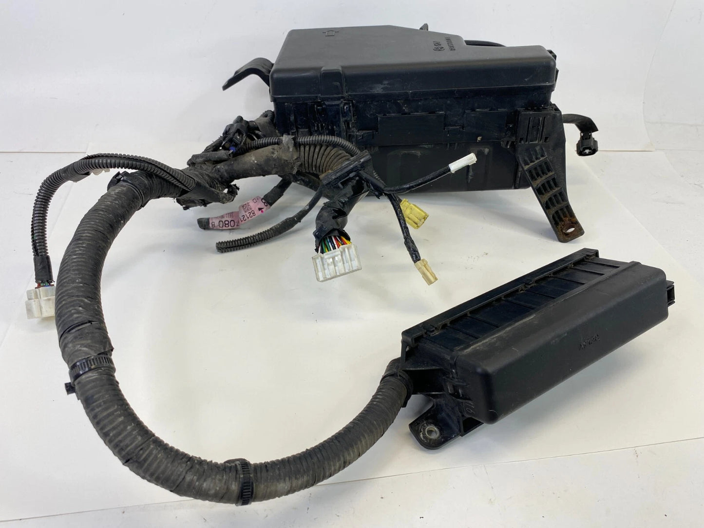 2004-2009 TOYOTA PRIUS 1.5L A/T ENGINE FUSE BOX RELAY BLOCK W/ SMALL FUSE OEM