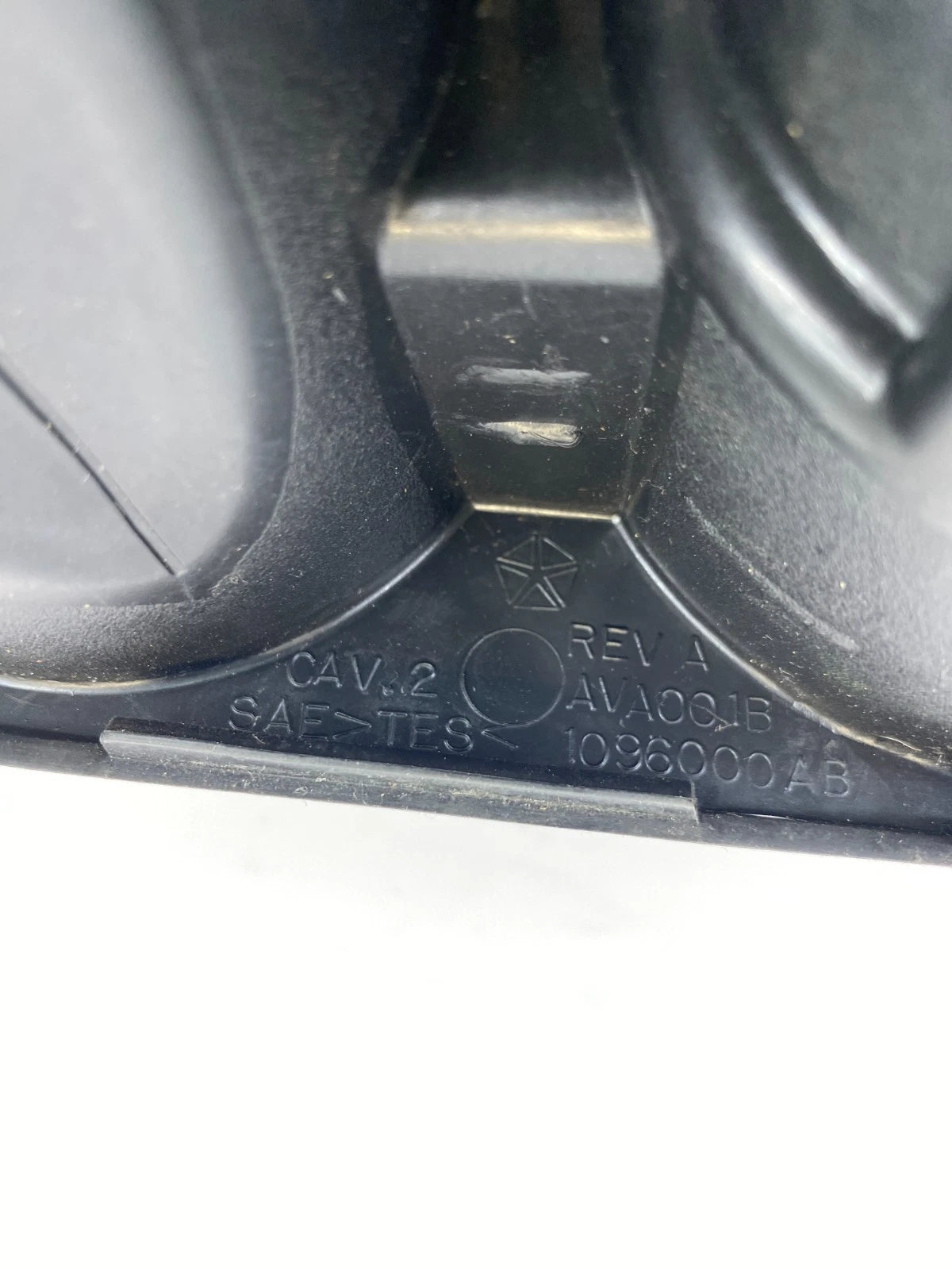 2005-2007 JEEP LIBERTY FLOOR CONSOLE RUBBER INSERT CUP HOLDER CUP 1096000AB OEM