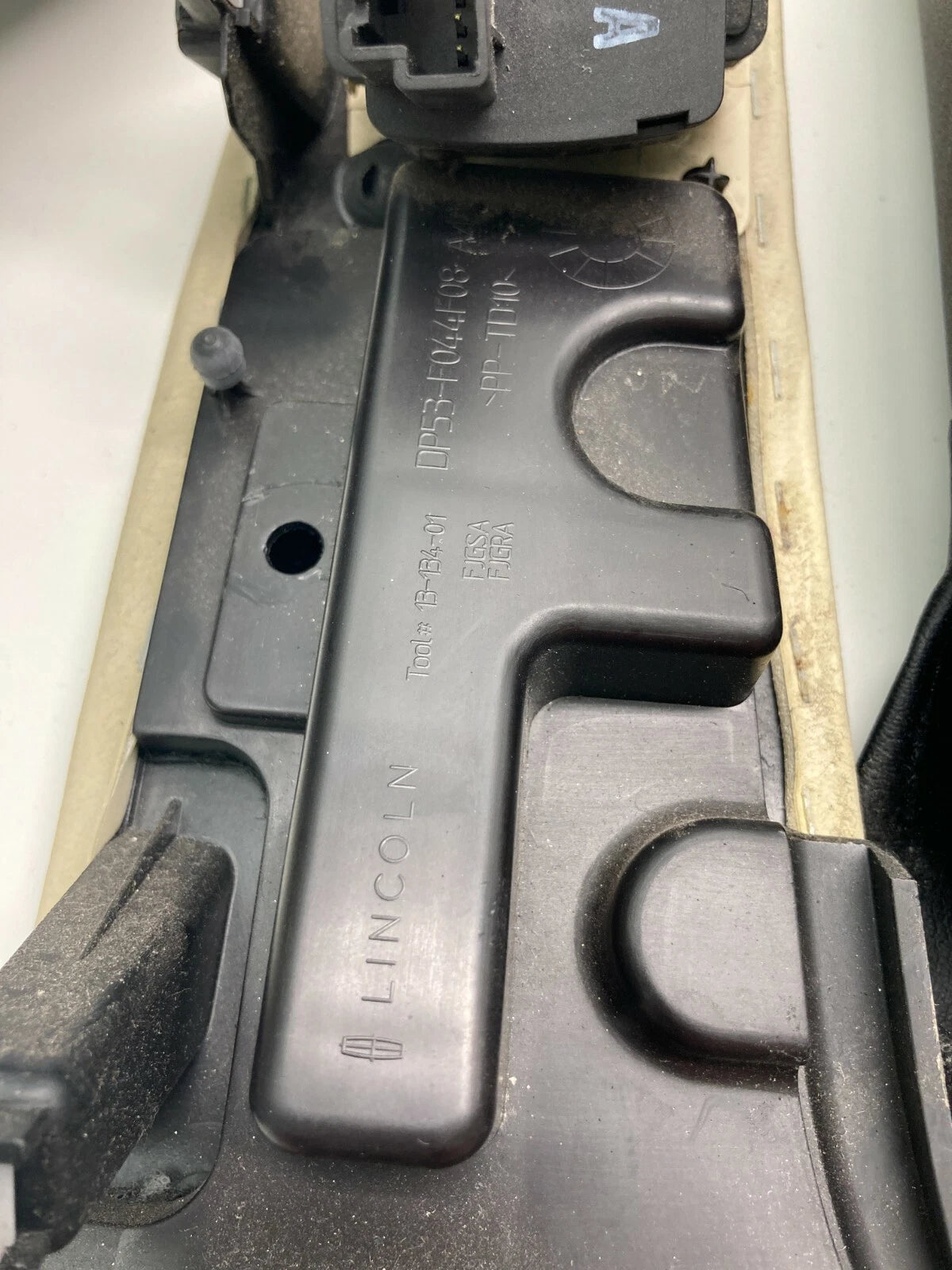 13-16 LINCOLN MKZ STEERING SHROUD COLUMN UPPER LOWER TRIM COVER DP53-3530-A OEM