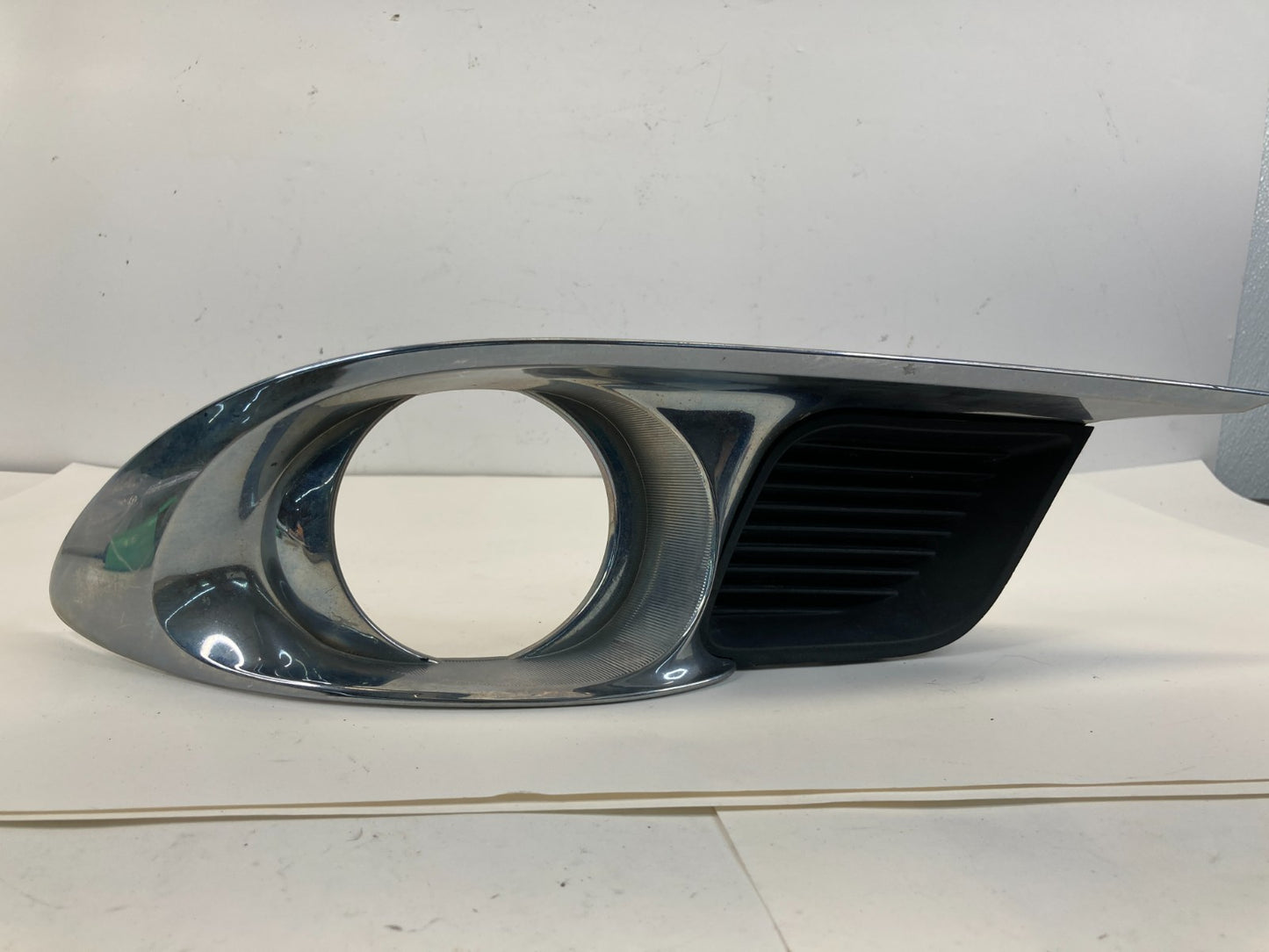 2011 2012 Toyota Avalon Front Right Passenger Side Fog Light Lamp Bezel Cover