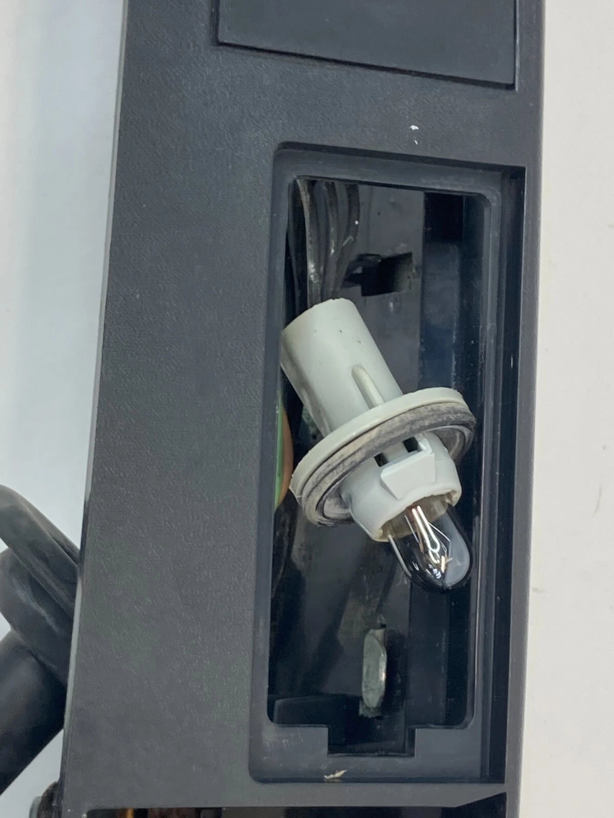 08-10 GRAND CARAVAN TRUNK FINISH GARNISH PANEL MOLDING PLATE CAMERA 05113251AB