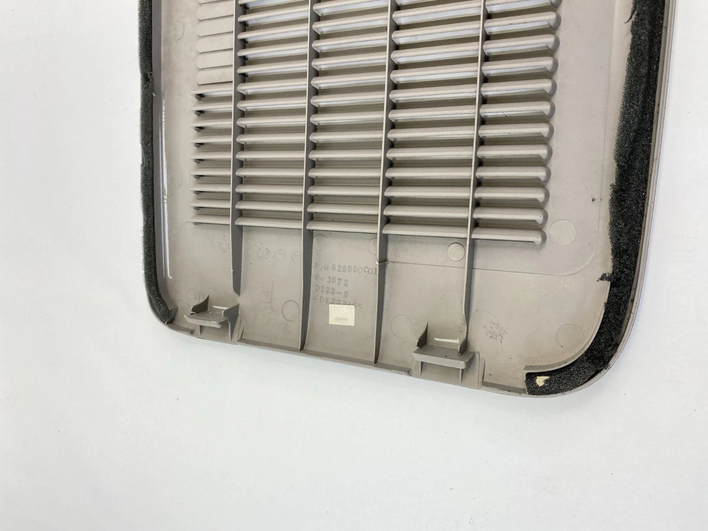 2001-2004 TOYOTA SEQUOIA REAR STORAGE LID RETURN VENT A/C COVER PANEL 625880C010