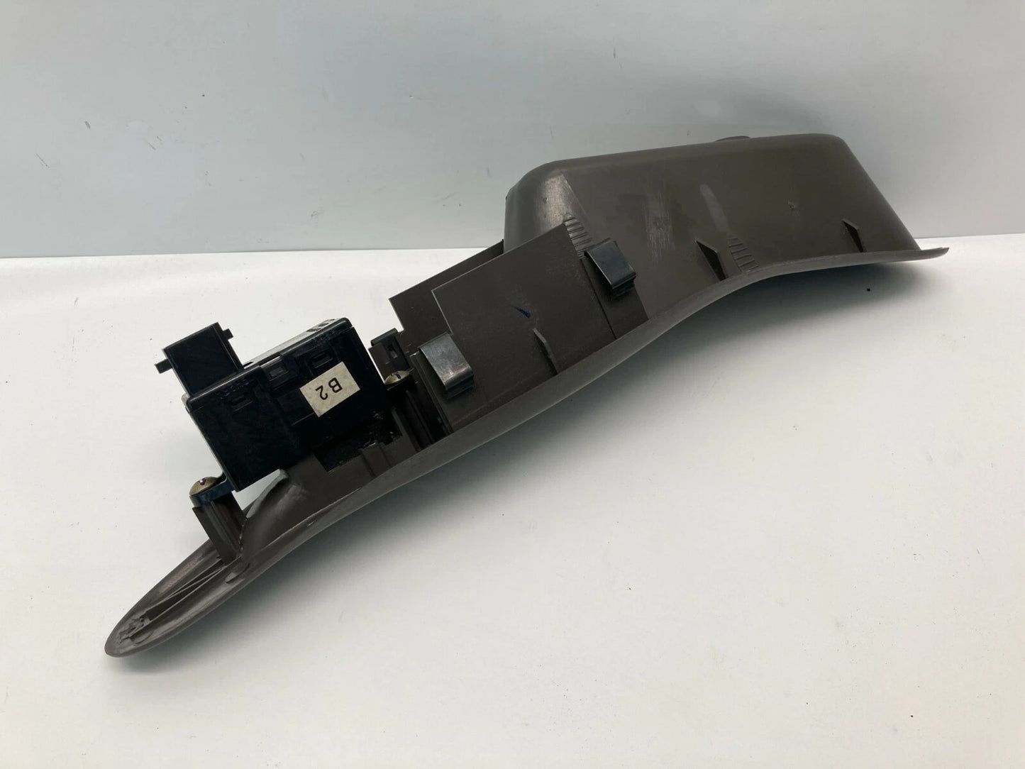 99-02 DAEWOO LEGANZA FRONT RIGHT PASSENGER DOOR WINDOW SWITCH W/BEZEL 612W04170