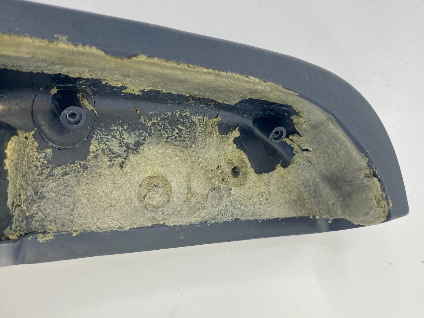 2001 2002 Chevrolet Chevy S10 FRONT DOOR ARMREST PAD DOOR PANEL TRIM RR RH OEM