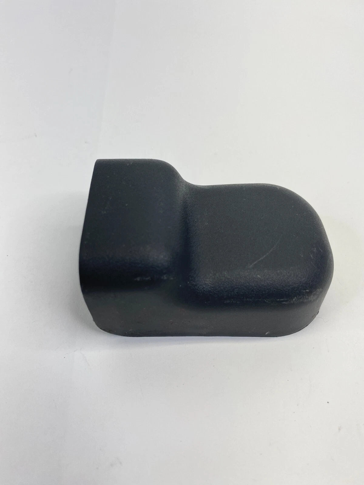 07-10 HYUNDAI ELANTRA FRONT LEFT INNER SEAT TRACK CAP COVER TRIM 885673K000 OEM
