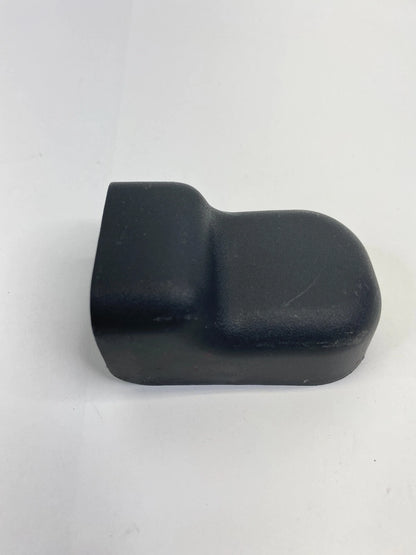 07-10 HYUNDAI ELANTRA FRONT LEFT INNER SEAT TRACK CAP COVER TRIM 885673K000 OEM
