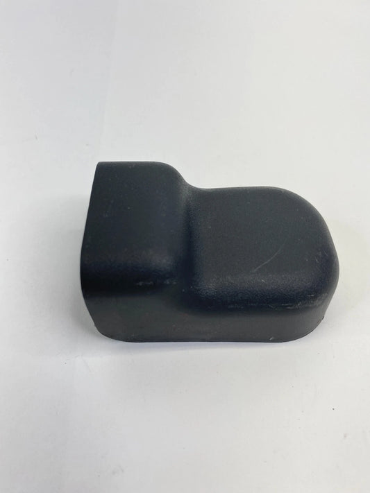 07-10 HYUNDAI ELANTRA FRONT LEFT INNER SEAT TRACK CAP COVER TRIM 885673K000 OEM