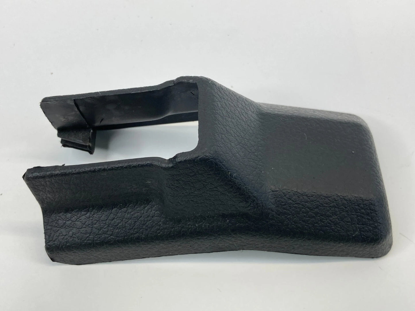 04-08 NISSAN MAXIMA FRONT LEFT SIDE LOWER SEAT TRACK COVER BEZEL TRIM 875077Y000