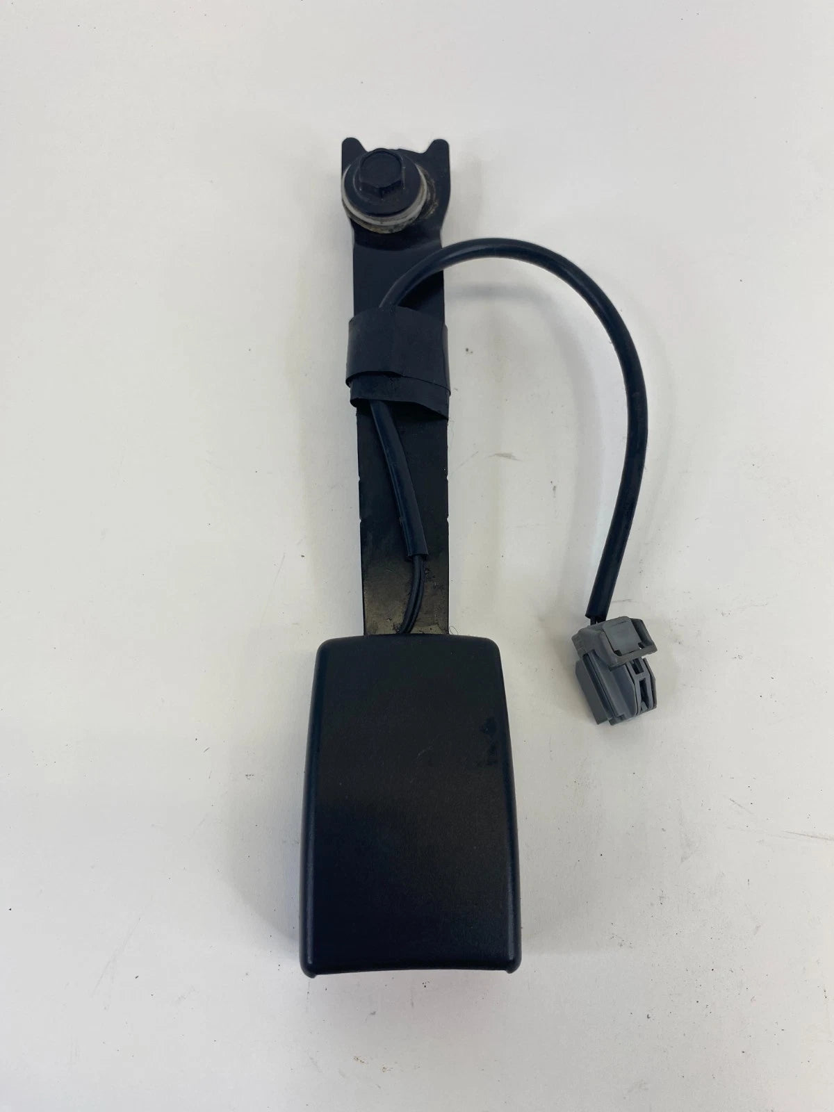 2010-2012 BUICK ENCLAVE FRONT PASSENGER RIGHT SEAT BELT BUCKLE LATCH OEM 6167966