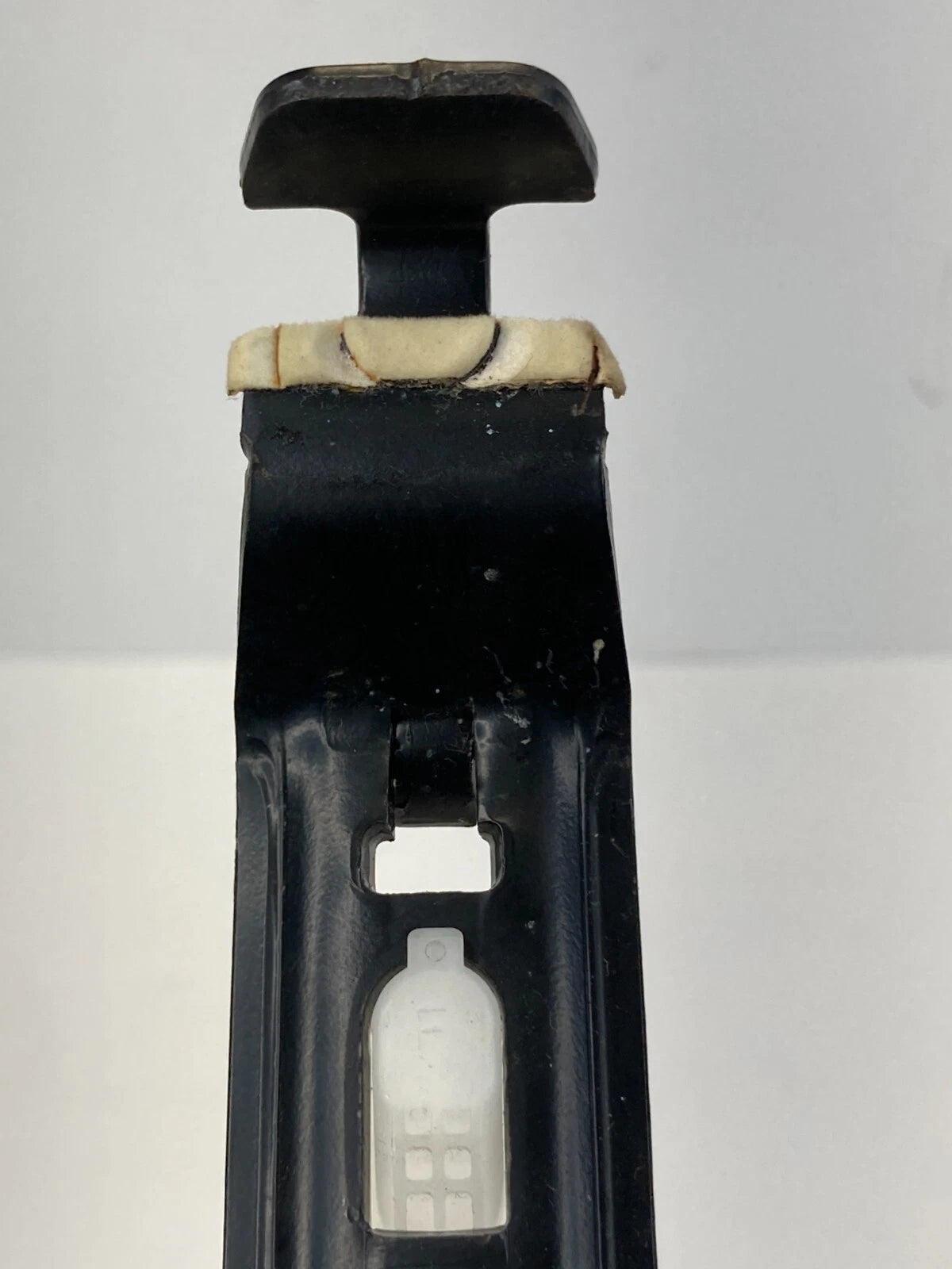 05-08 TOYOTA COROLLA FRONT RIGHT PASSENGER SIDE SEAT BELT HEIGHT ADJUSTER OEM