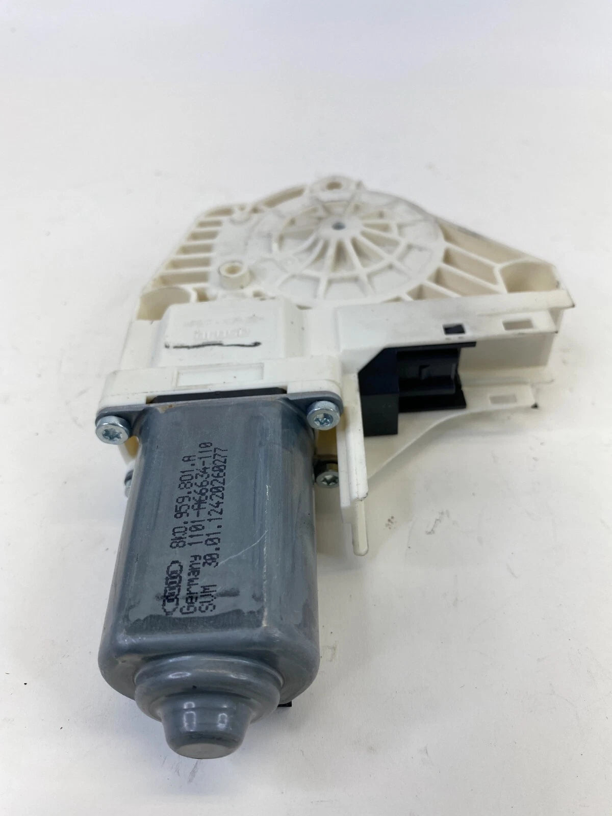 09-16 AUDI A4 QUATTRO FRONT LEFT SIDE POWER DOOR WINDOW MOTOR 8K0-959-801-A OEM