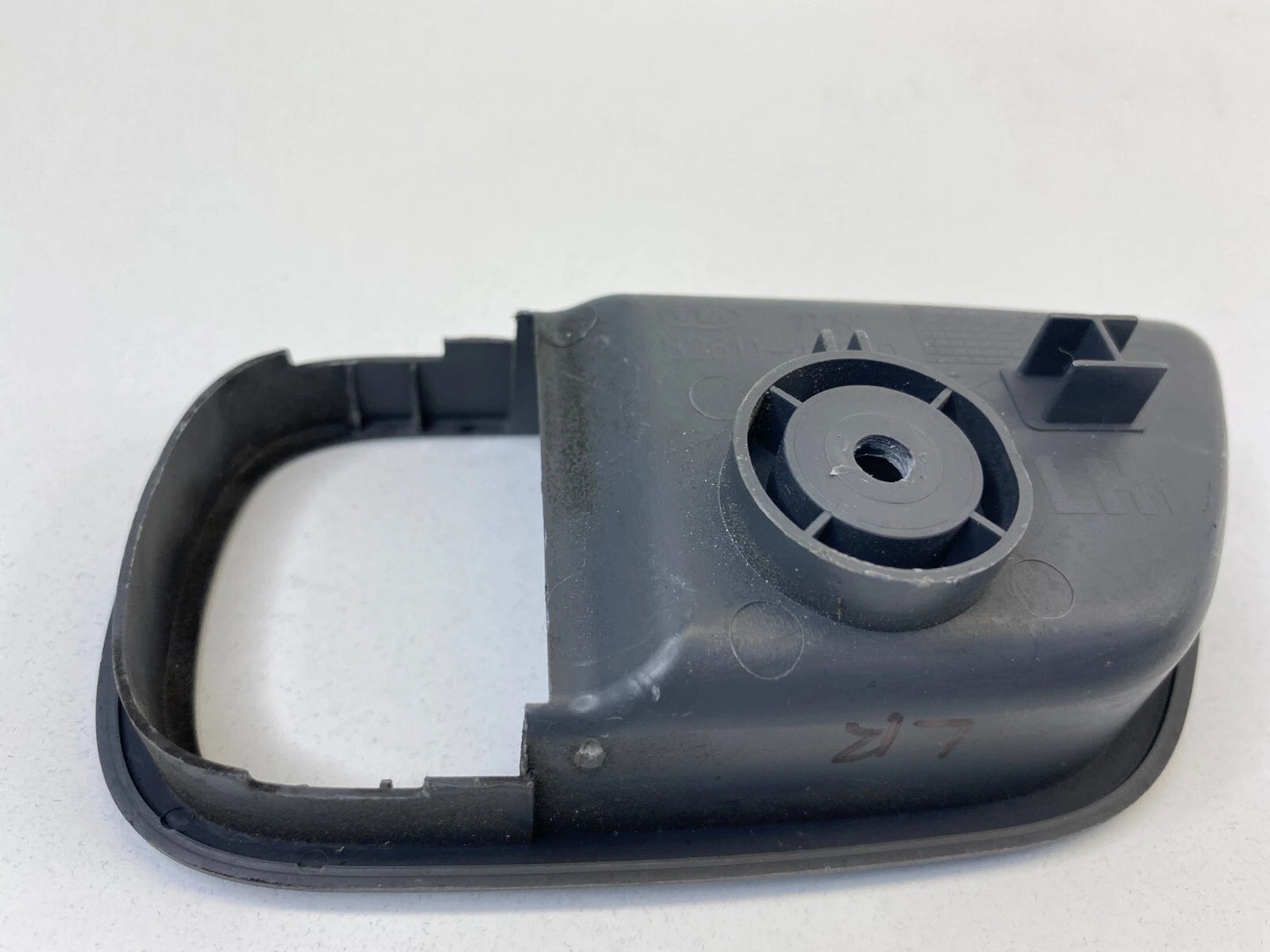 2009 2010 2011 KIA RIO5 REAR LEFT INNER DOOR HANDLE BEZEL 82611-1G010 OEM