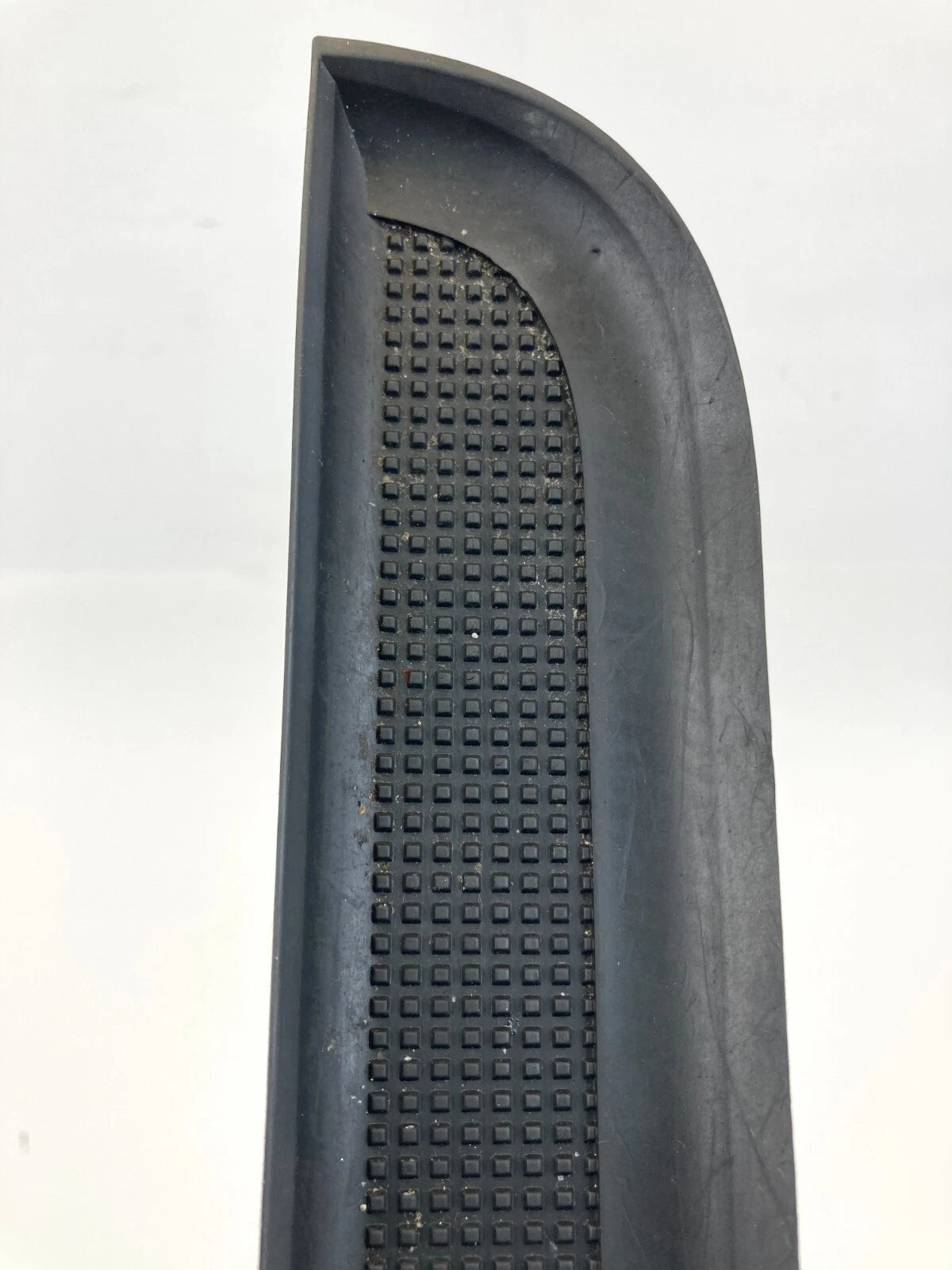2006-2009 RANGE ROVER SPORT FRONT CENTER CONSOLE RIGHT SIDE INCERT RUBBER MAT