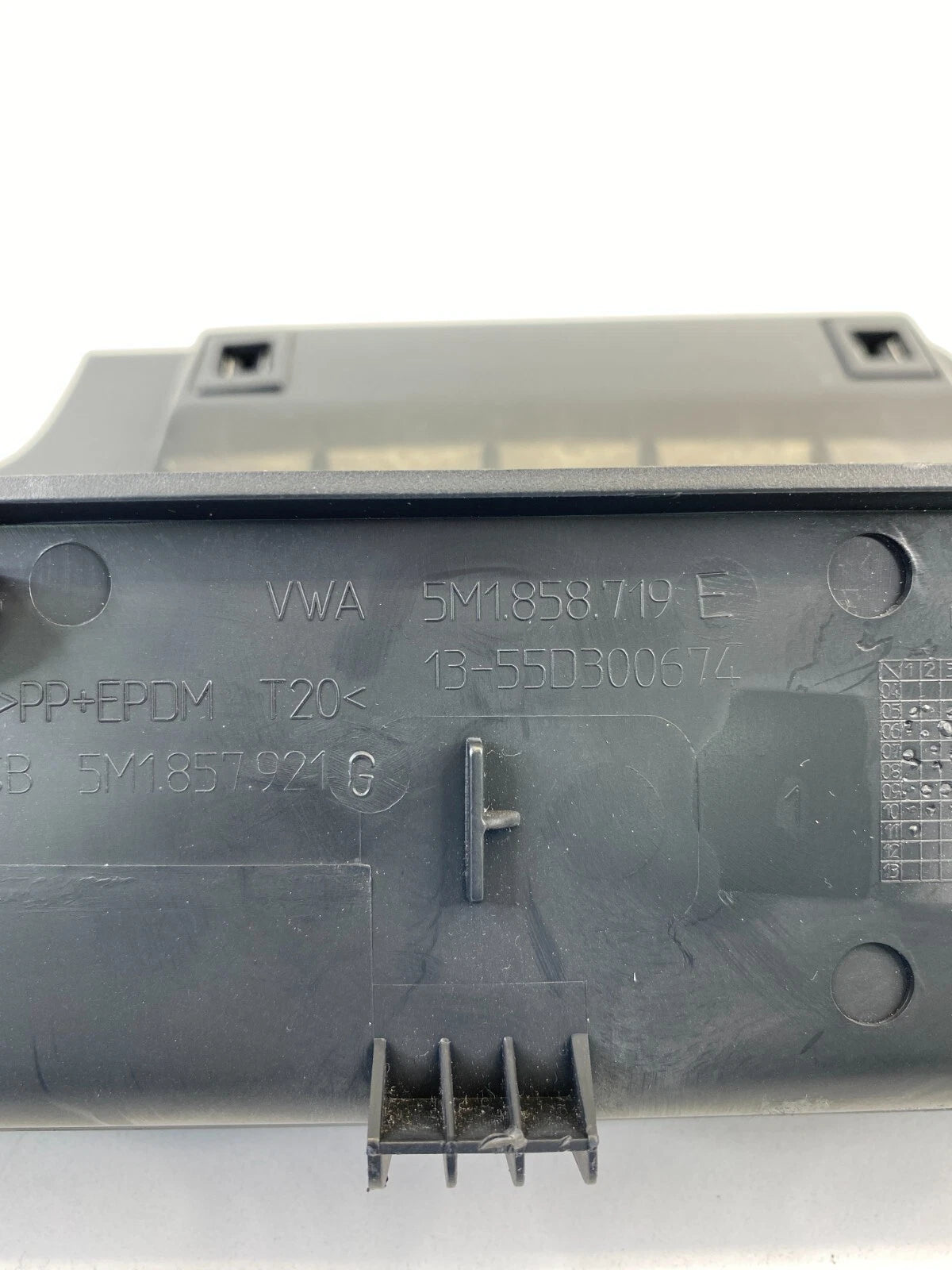 2009-2017 VOLKSWAGEN TIGUAN GLOVE BOX ASSEMBLY STORAGE COMPARTMENT 5M1858719E