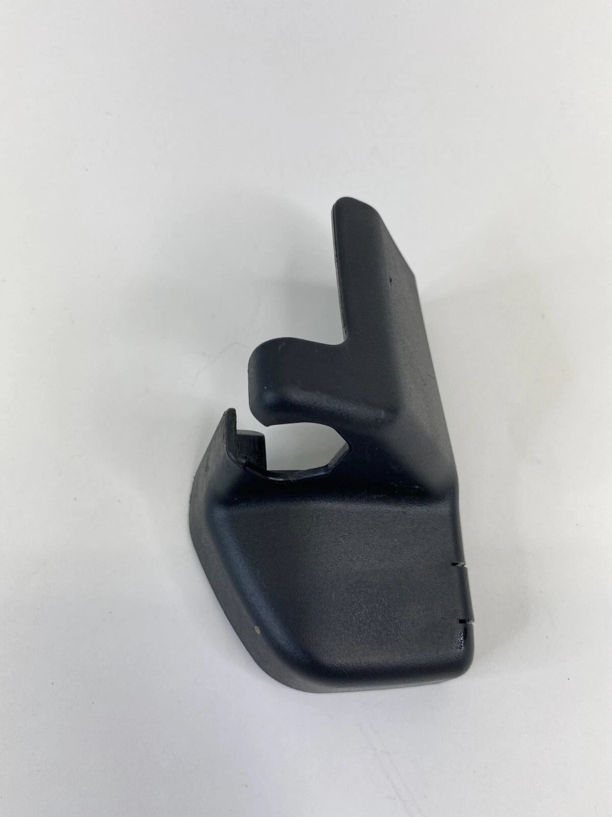 03-08 TOYOTA COROLLA FRONT RIGHT INNER SEAT TRACK END COVER TRIM 72157-02060-B