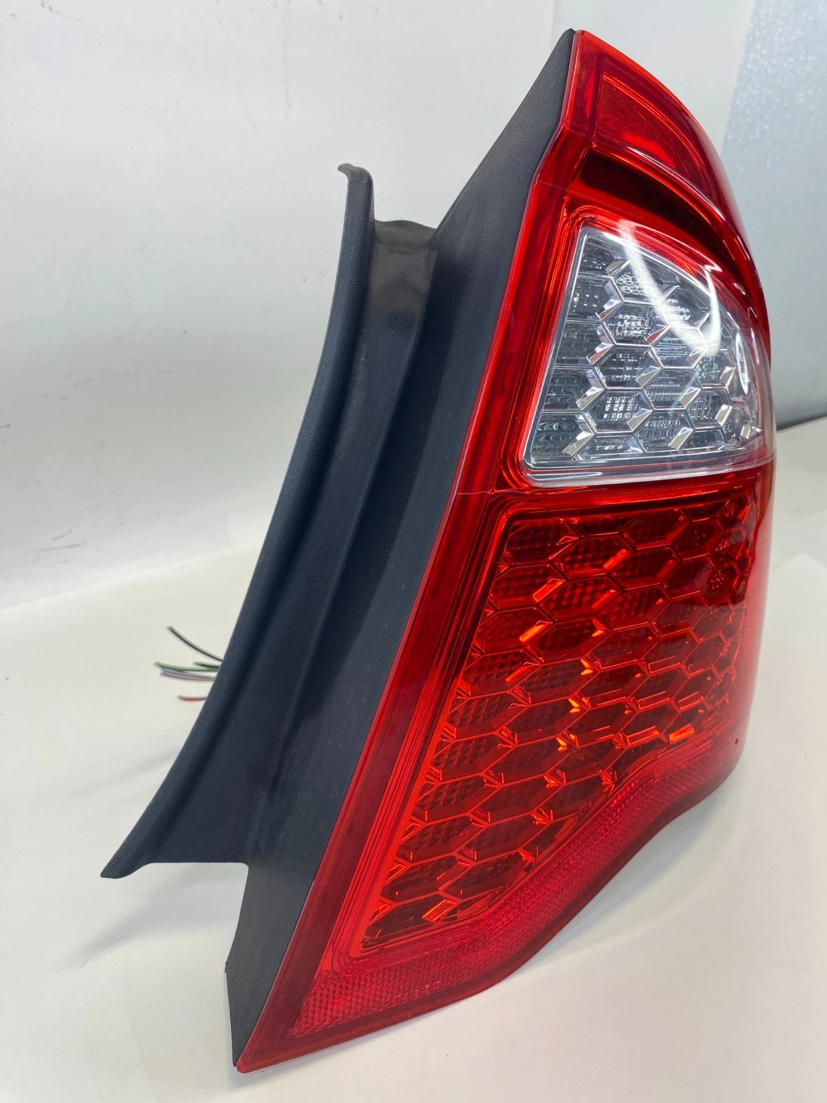 10-12 FORD FUSION SEDAN REAR RIGHT SIDE TAILLIGHT TAIL LAMP 9E53-13B504-A OEM